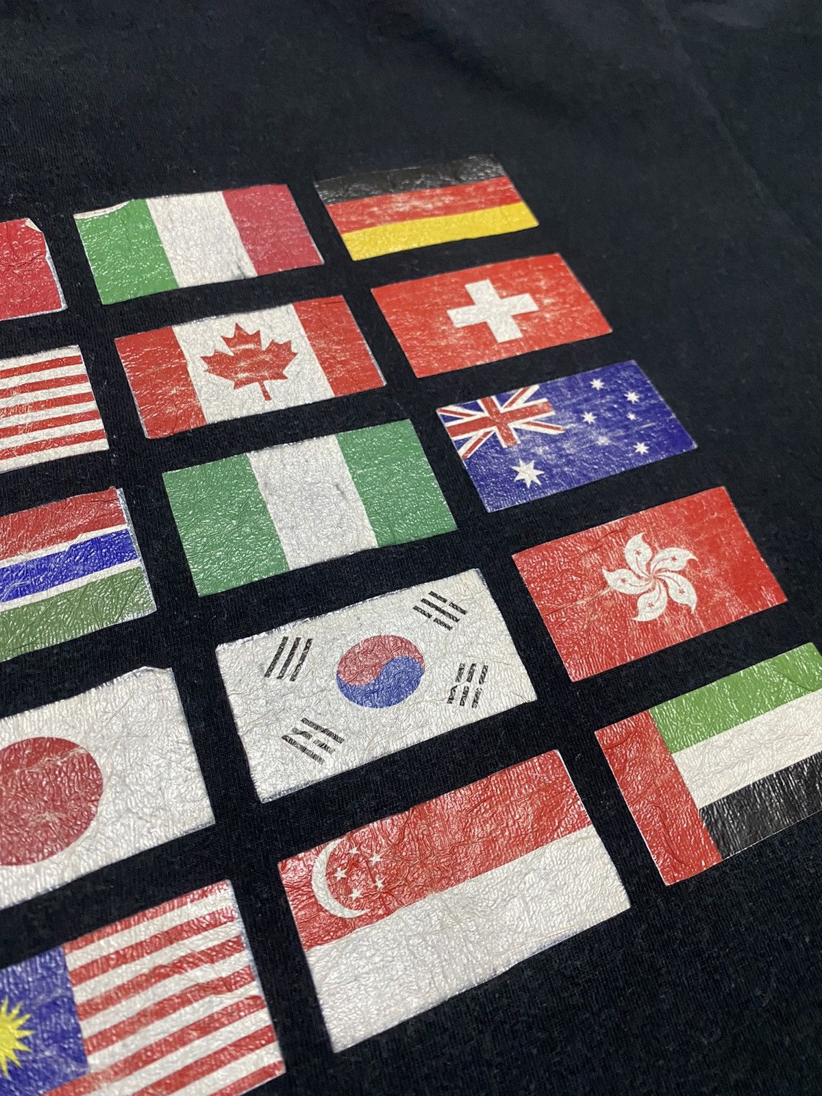 Places + Faces Vintage Places 5 Faces international print country size M Size US M / EU 48-50 / 2 - 8 Thumbnail