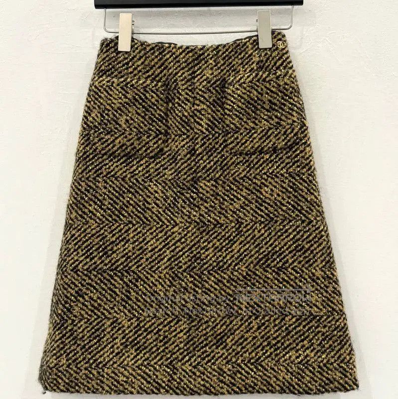 Chanel Chanel S Gold Wool Skirt . Size 23" - 1 Thumbnail