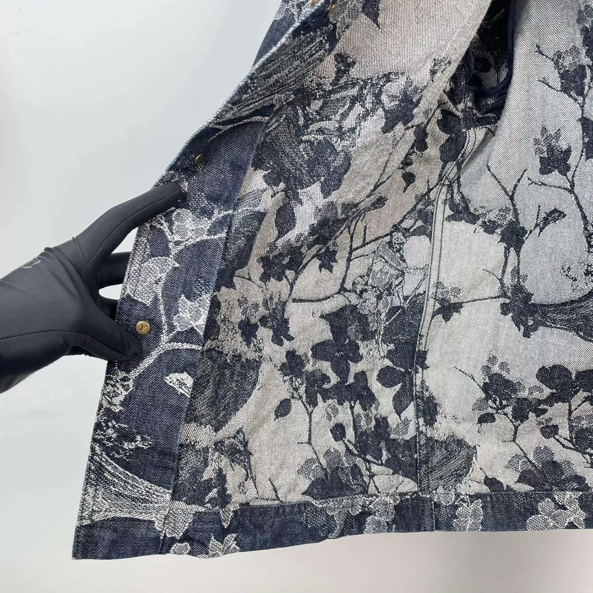 Louis Vuitton LV floral print denim short-sleeve shirt M indigo Size US M / EU 48-50 / 2 - 9 Thumbnail