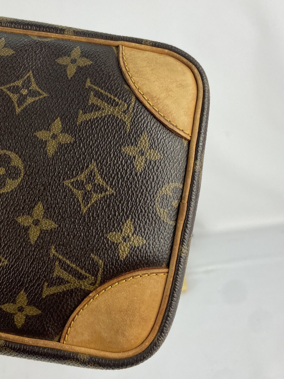 Louis Vuitton Aithentic Louis Vuitton monogram Danube crossbody Size ONE SIZE - 8 Thumbnail