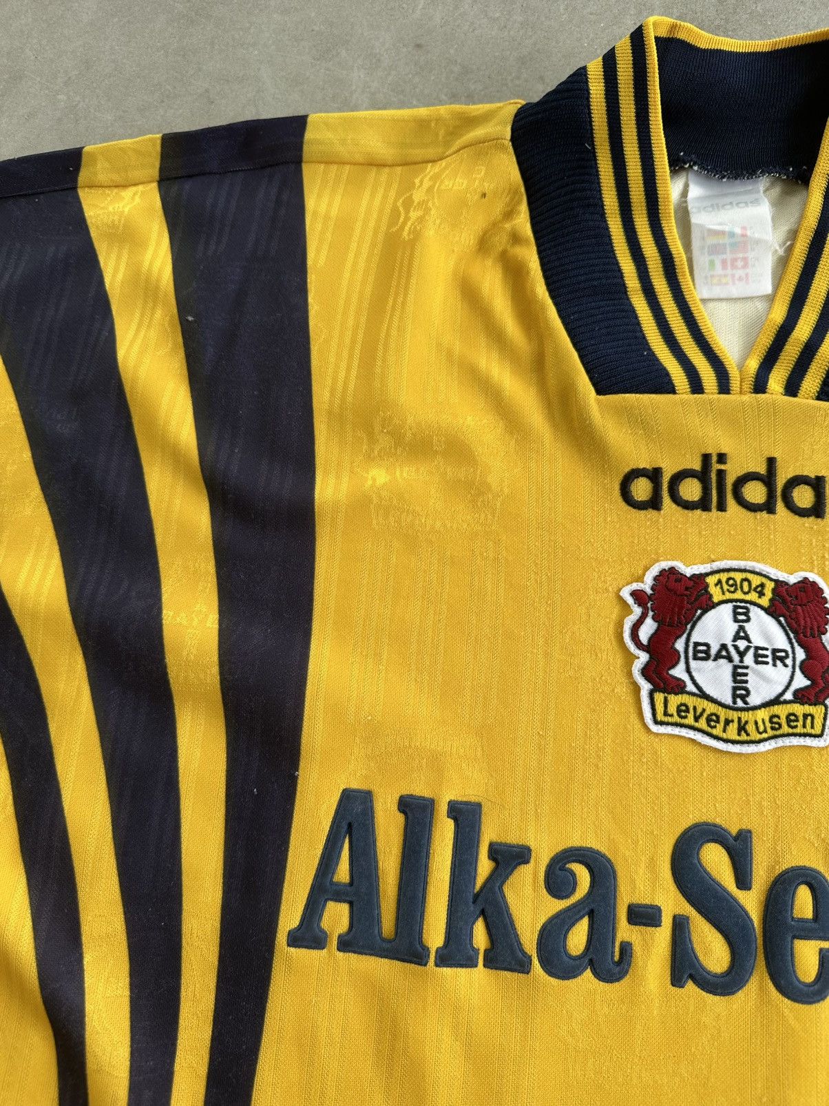 Adidas VINTAGE 96/97 BAYER LEVERKUSEN AWAY JERSEY Size US L / EU 52-54 / 3 - 4 Thumbnail
