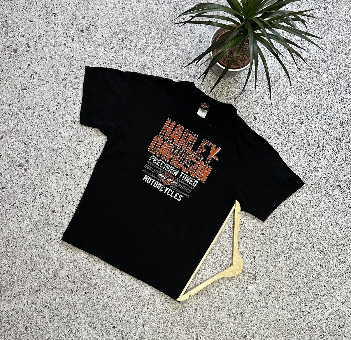 Band Tees × Harley Davidson × Vintage Vintage 2015 Harley Davidson Chicago Precision Tuned T-Shirt Size US XXL / EU 58 / 5 - 1 Thumbnail