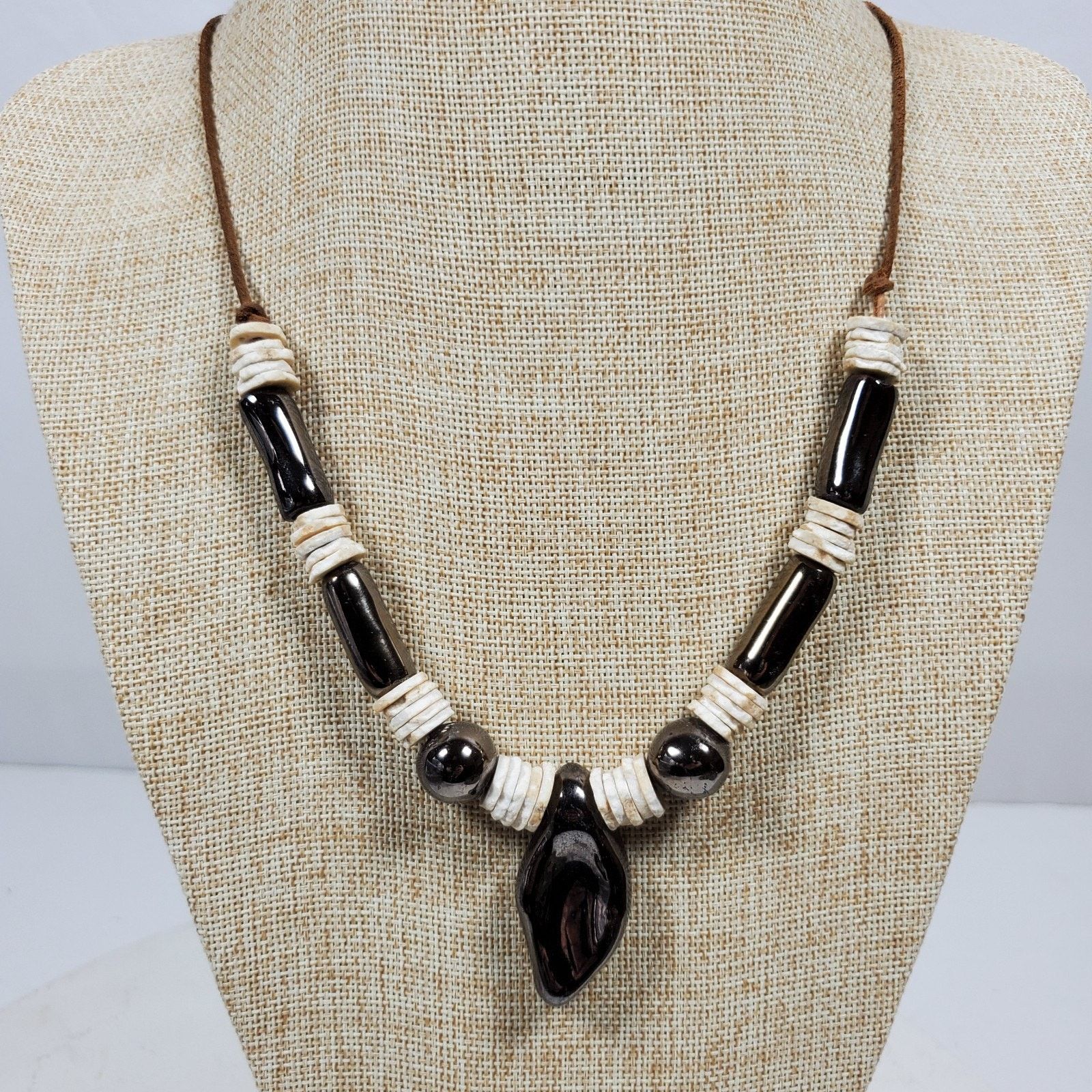 The Unbranded Brand Vintage Handcrafted Ceramic Spoon Beaded Shell Necklace 20" Size ONE SIZE - 1 Thumbnail