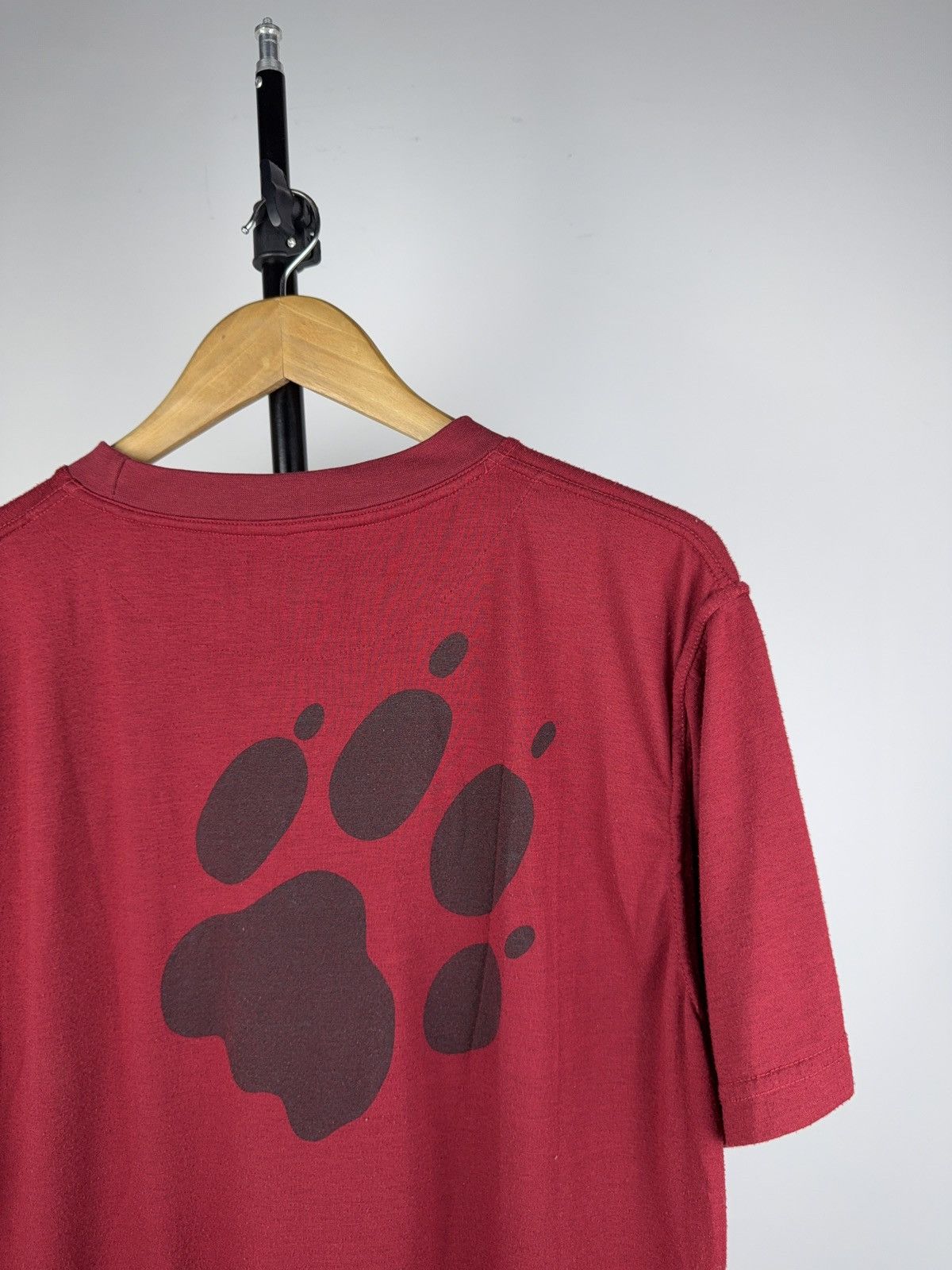 Jack Wolfskin 90s Jack Wolfskin Red Outdoor Logo Pawprint T-Shirt XL Size US L / EU 52-54 / 3 - 8 Thumbnail