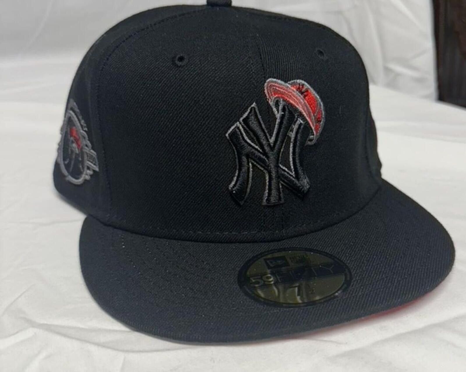 New Era New Era New York Yankees Black Side Patch 59FIFTY 7 1/2 Size ONE SIZE - 6 Thumbnail