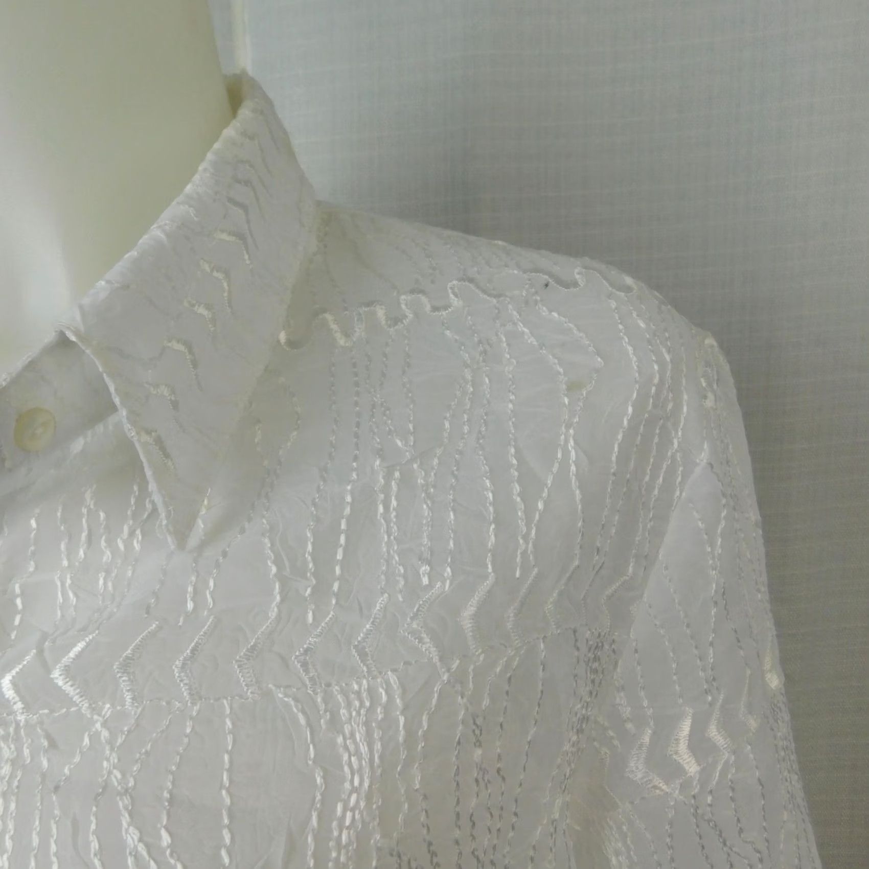 Vintage Milano Button-Up Top White 3/4 Sleeve Embroidered Knit Polyester Casual Shirt Ladies L - White, Milano, 3/4 Sleeve Size L / US 10 / IT 46 - 2 Thumbnail