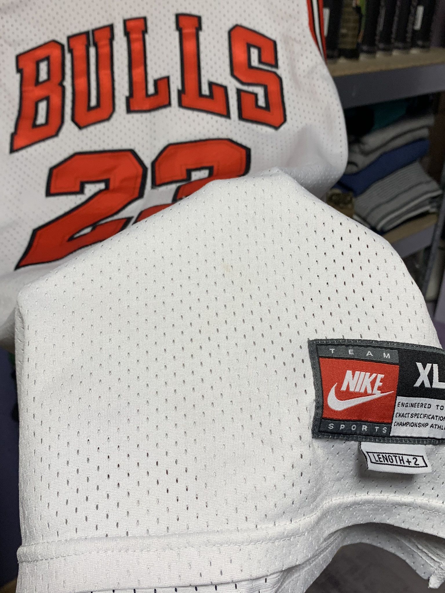 Nike Vintage Nike Chicago Bulls NBA Jersey Jordan #23 XL Size US XL / EU 56 / 4 - 12 Thumbnail