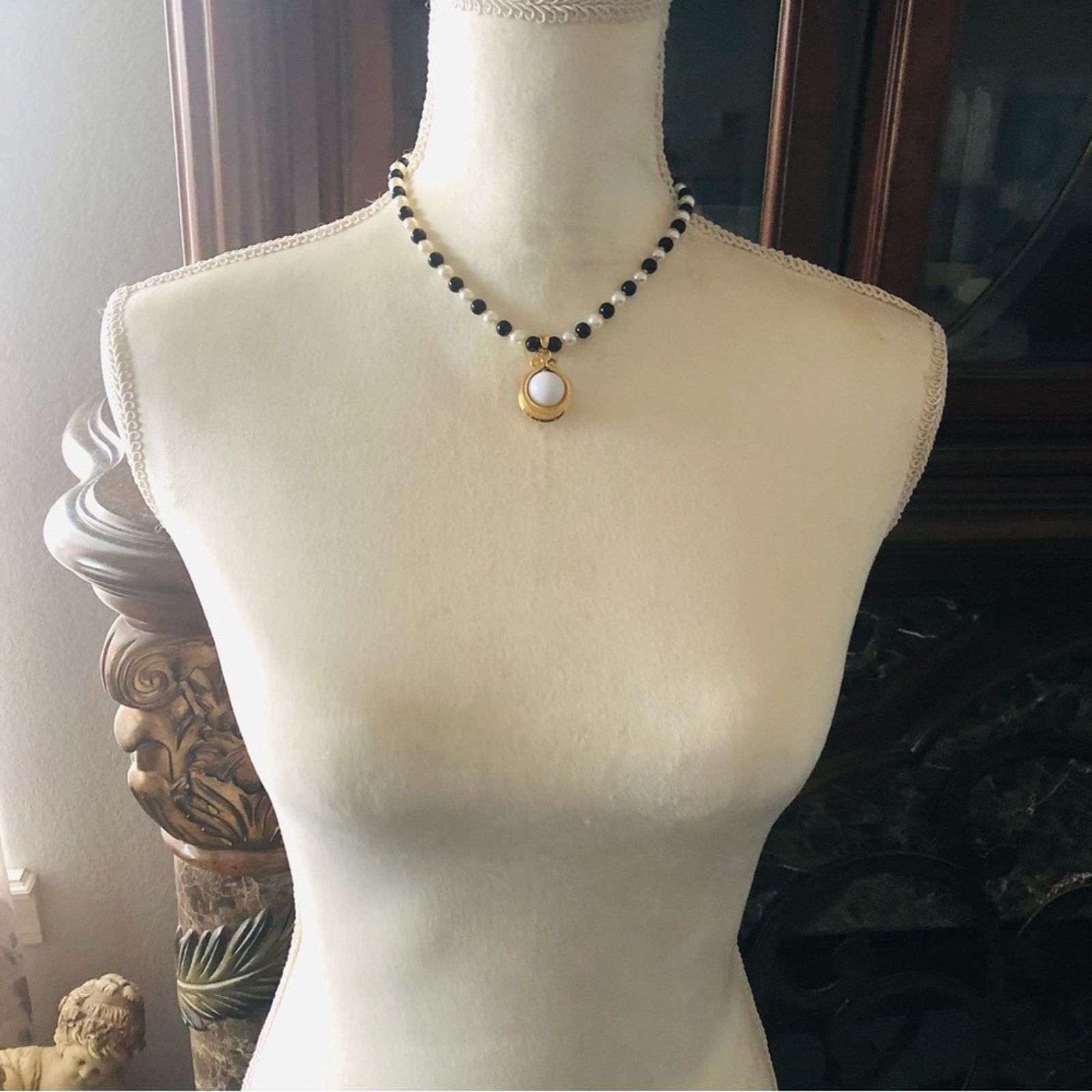 Handmade Handcrafted repurpose framed pearl pendant necklace Size ONE SIZE - 7 Thumbnail
