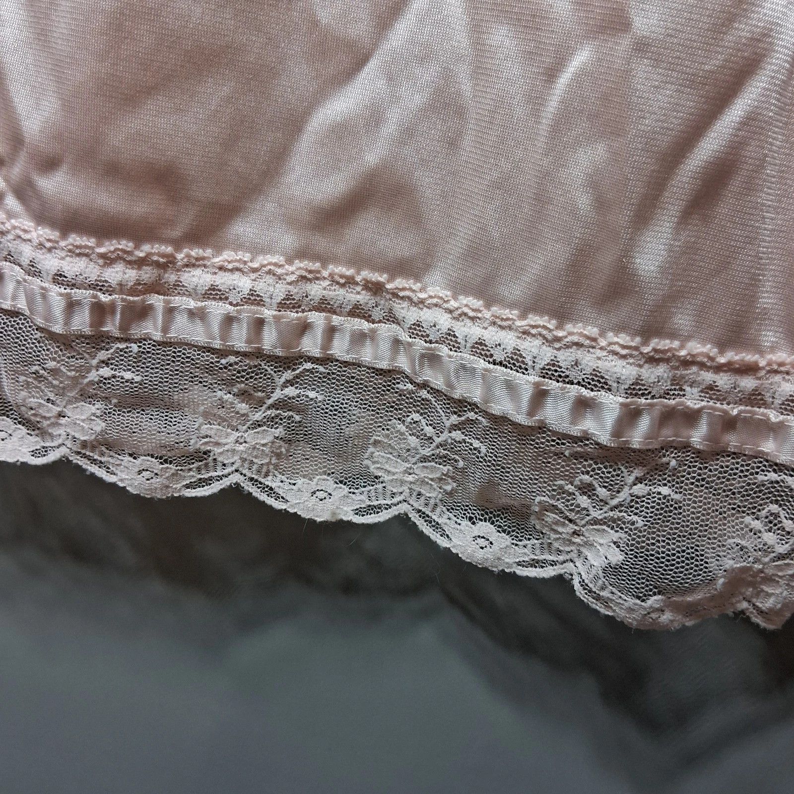 Other 1970s Formfit Solid Pink Lace Trim Half Slip – Size Medium Size 23" - 2 Thumbnail