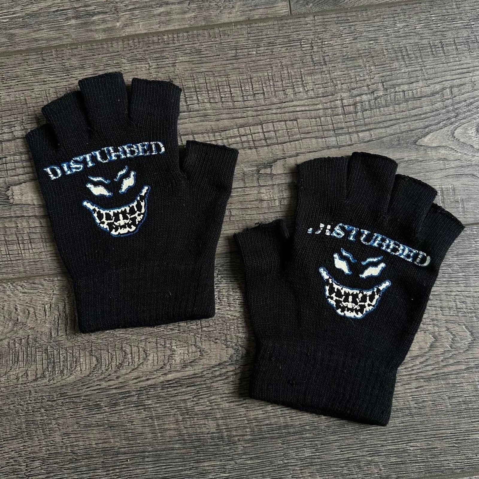 Vintage Vintage 00s Disturbed Rock Metal Punk Band Fingerless Gloves Size ONE SIZE - 1 Thumbnail