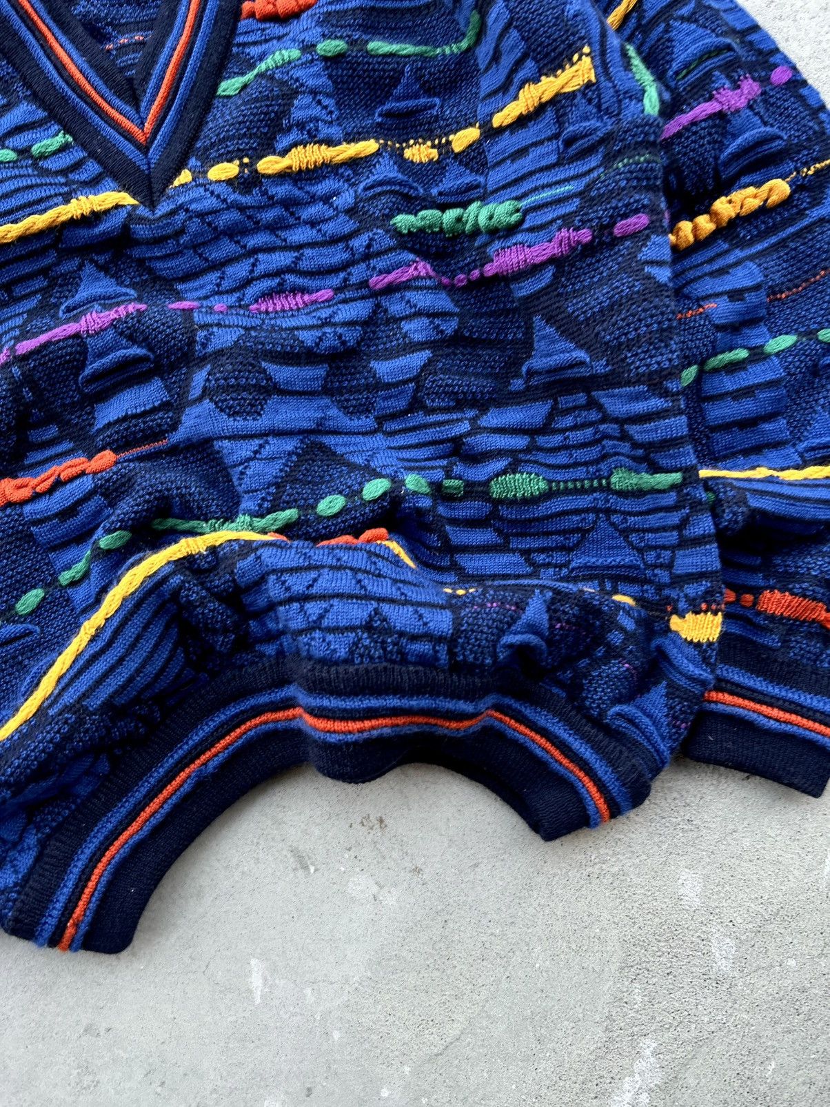 Coogi RAREST COOGI DISTRESSED V NECK CABLE KNIT Size US M / EU 48-50 / 2 - 12 Thumbnail