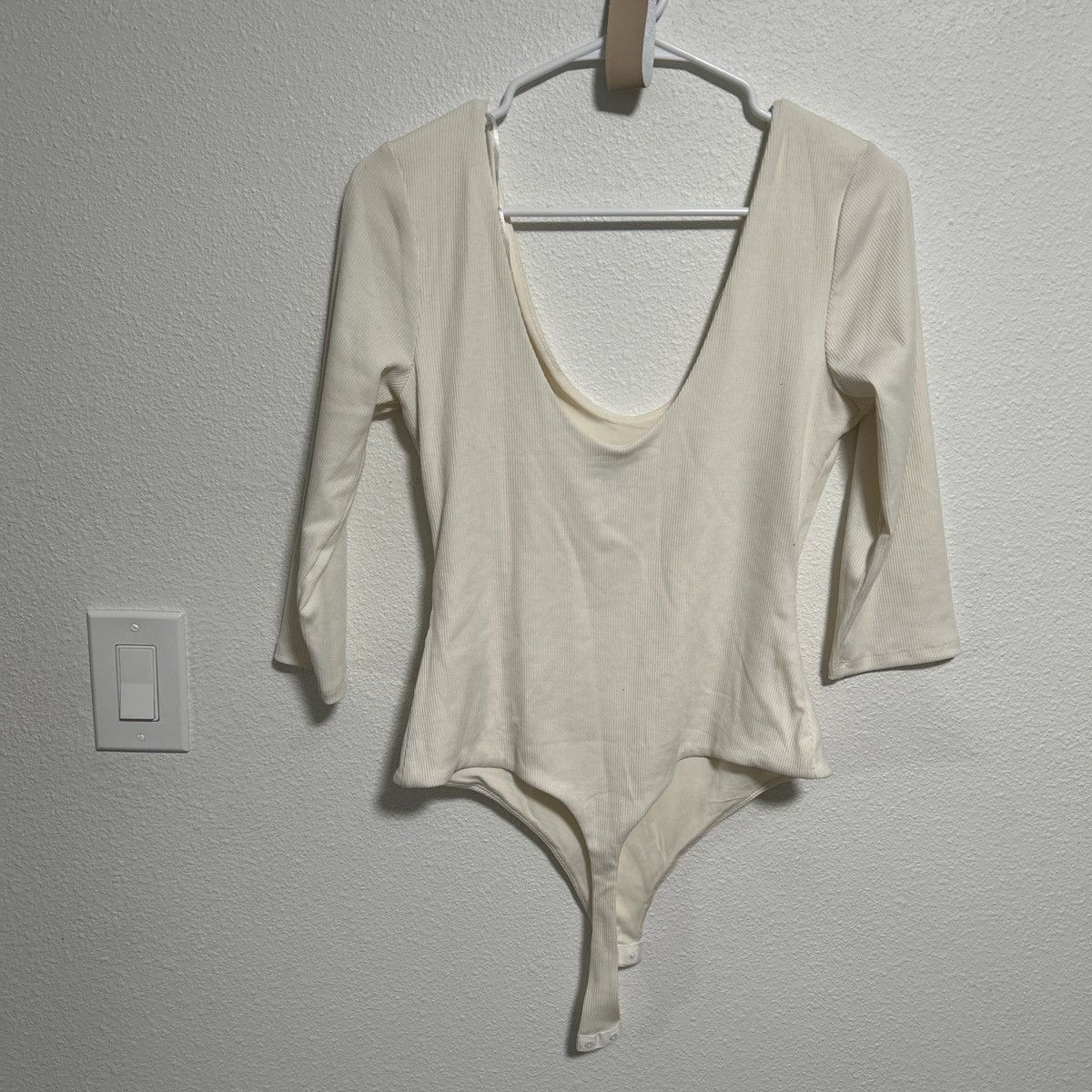 H&M H&M Woman’s Cream Body Suit in size XS Size XS / US 0-2 / IT 36-38 - 3 Thumbnail