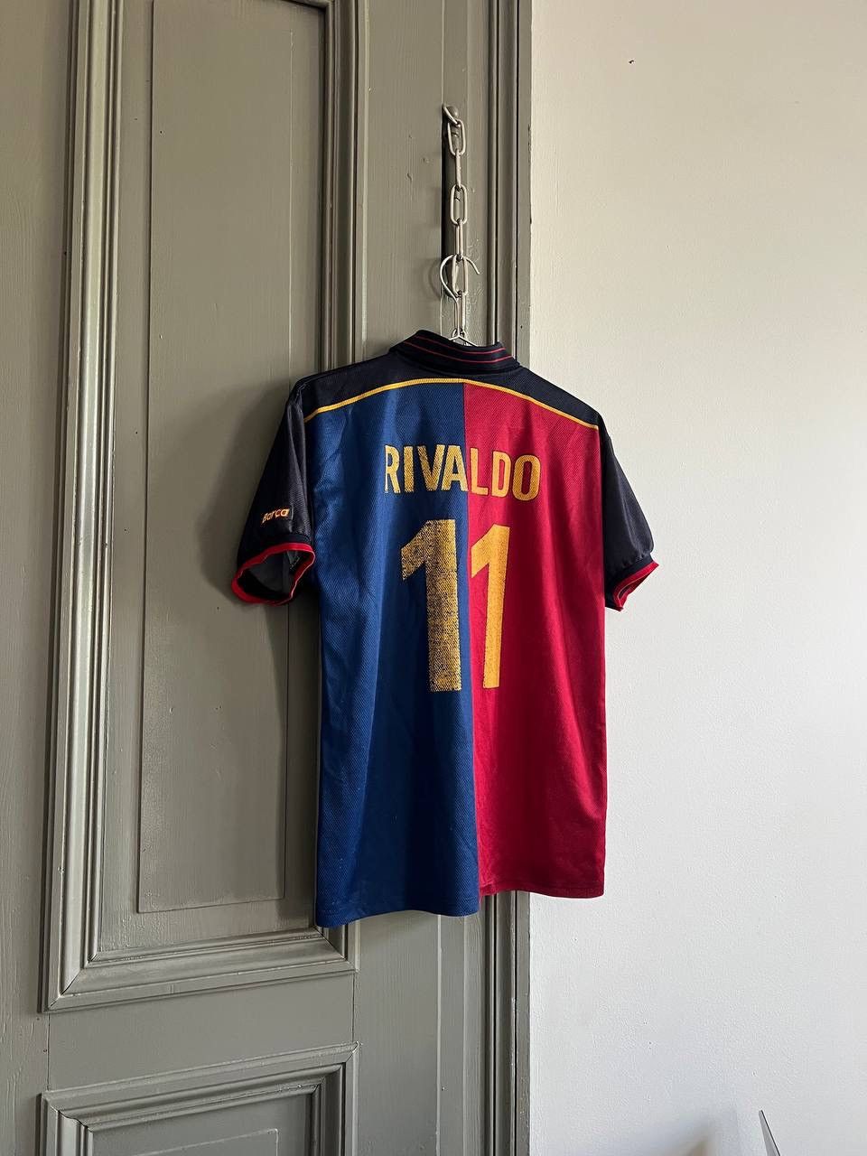 Vintage Vintage 1899-1999 Rivaldo F.C Barcelona 90s Soccer Jersey Size US S / EU 44-46 / 1 - 4 Thumbnail