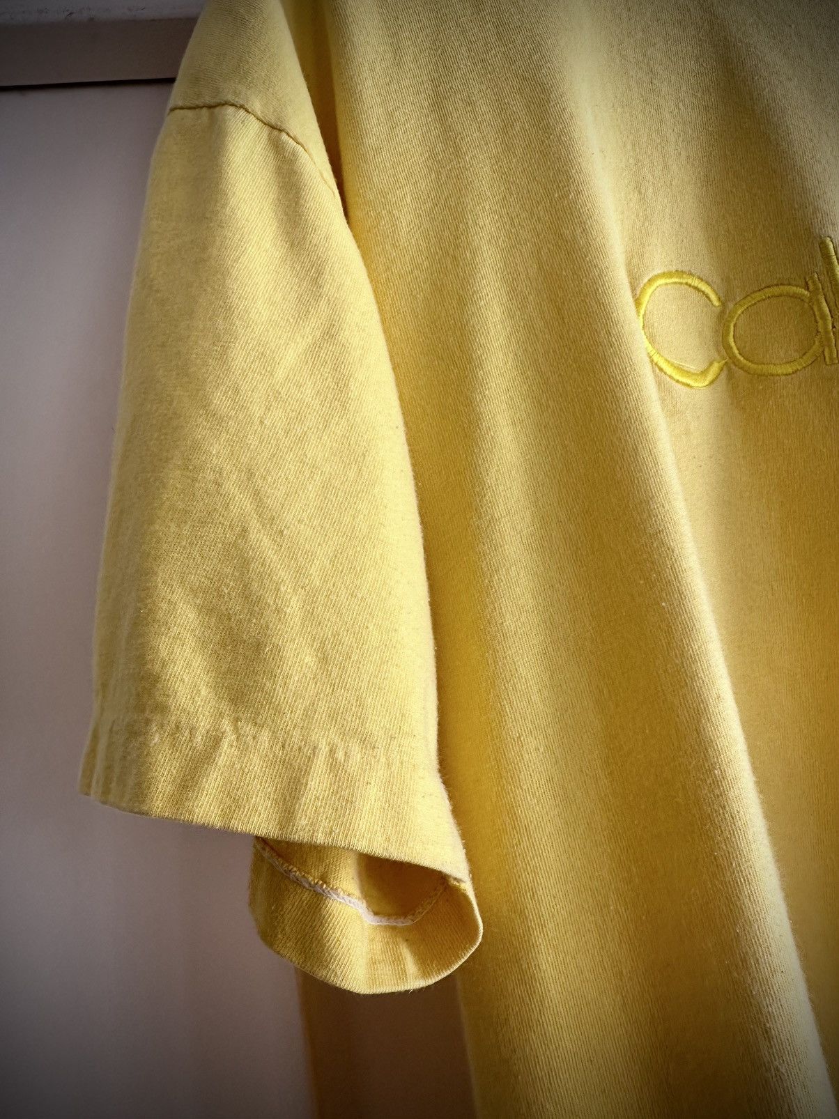 Calvin Klein × Vintage Vintage Y2K 80s Calvin Klein T Shirt Single Stitch Cropped Size US L / EU 52-54 / 3 - 5 Thumbnail