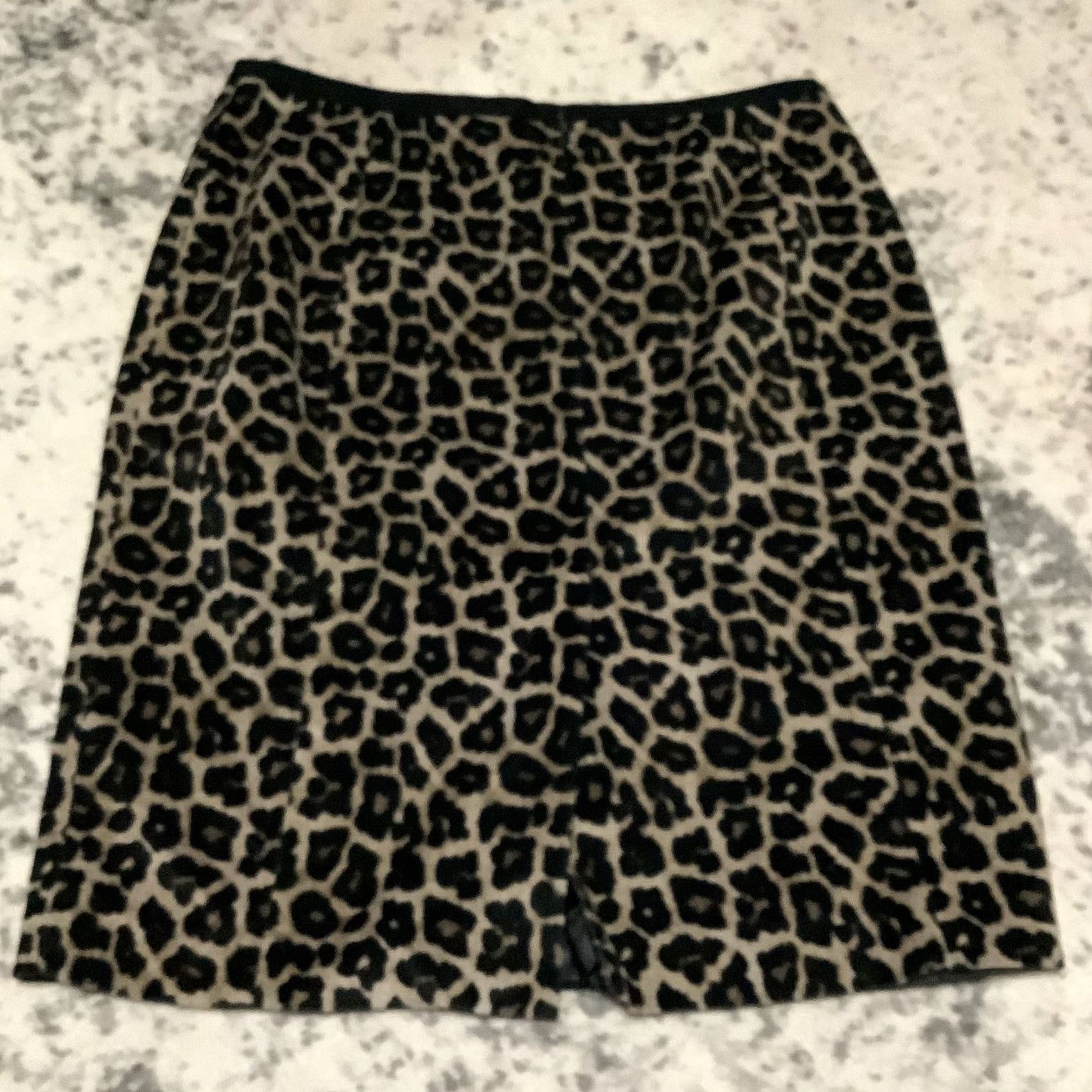 Liz Claiborne Liz Claiborne Skirt Women 8 Pencil Knee Length Leopard Print Brown Polyester Lined Classic Business Professional Mens? Women Size 30" / US 8 / IT 44 - 5 Thumbnail