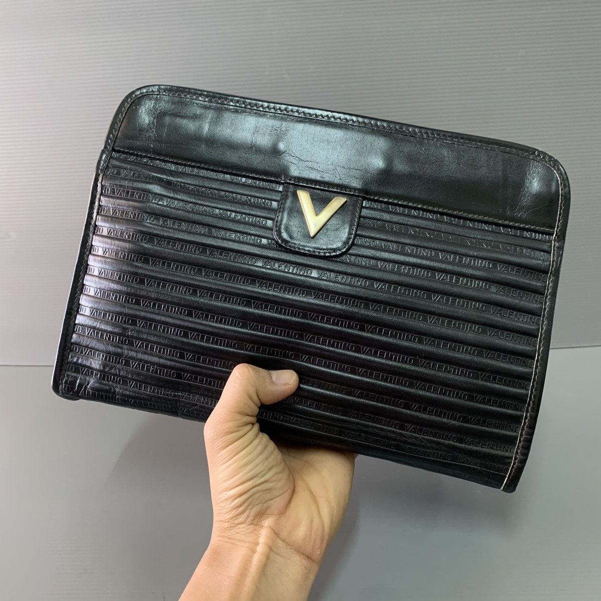Mario Valentino 🔥‼️FAST SALE‼️🔥Authentic Mario Valentino Leather Clutch Bag Size ONE SIZE - 2 Thumbnail