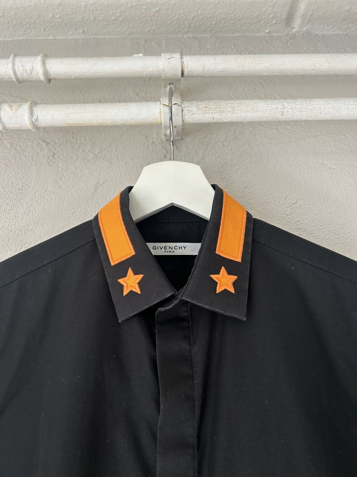 Givenchy Givenchy Black Shirt w/ Orange Star Embroidery Collar Size US M / EU 48-50 / 2 - 2 Thumbnail