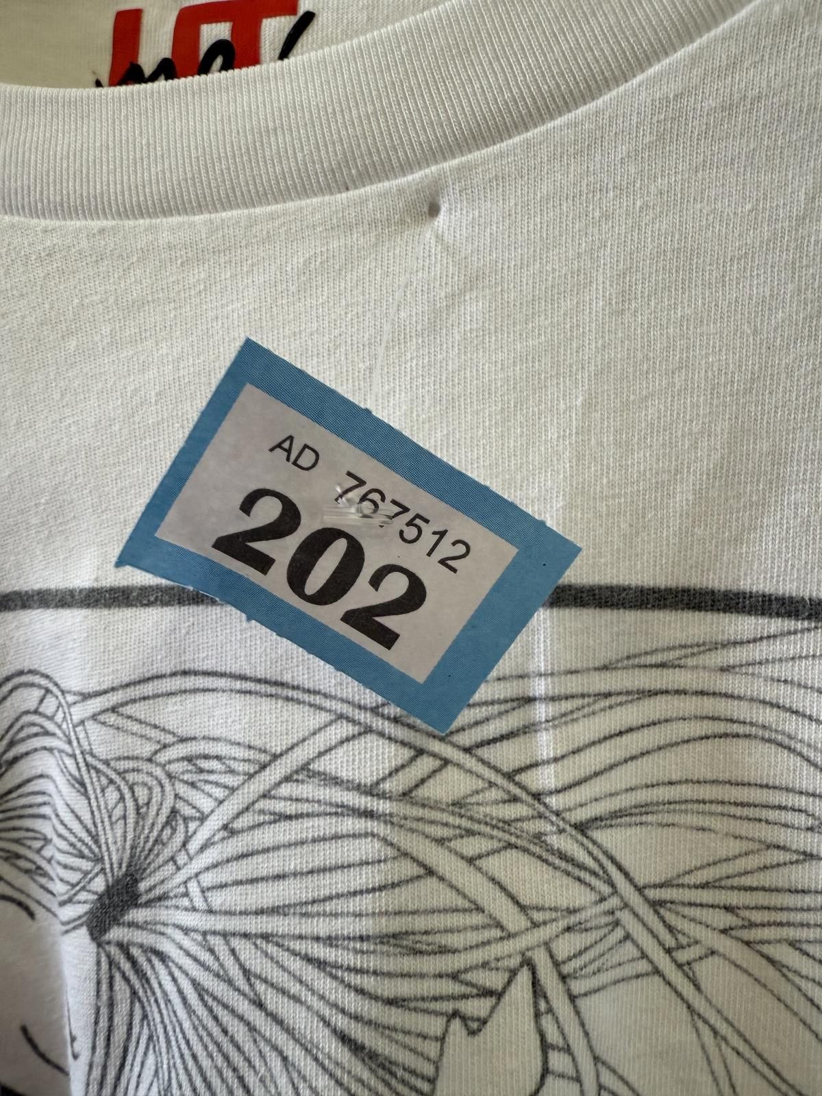 Designer Uniqlo UT White Graphic T-Shirt Size US M / EU 48-50 / 2 - 2 Thumbnail