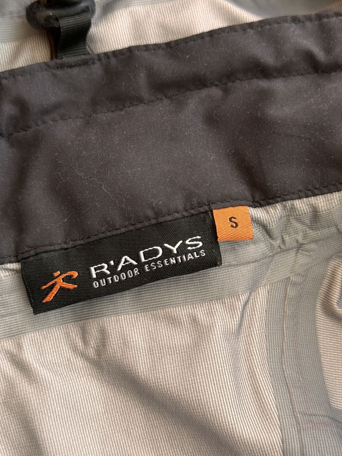Goretex × Vintage Vintage R’adys Outdoor Essentials Goretex Waterproof Jacket Size M / US 6-8 / IT 42-44 - 16 Thumbnail