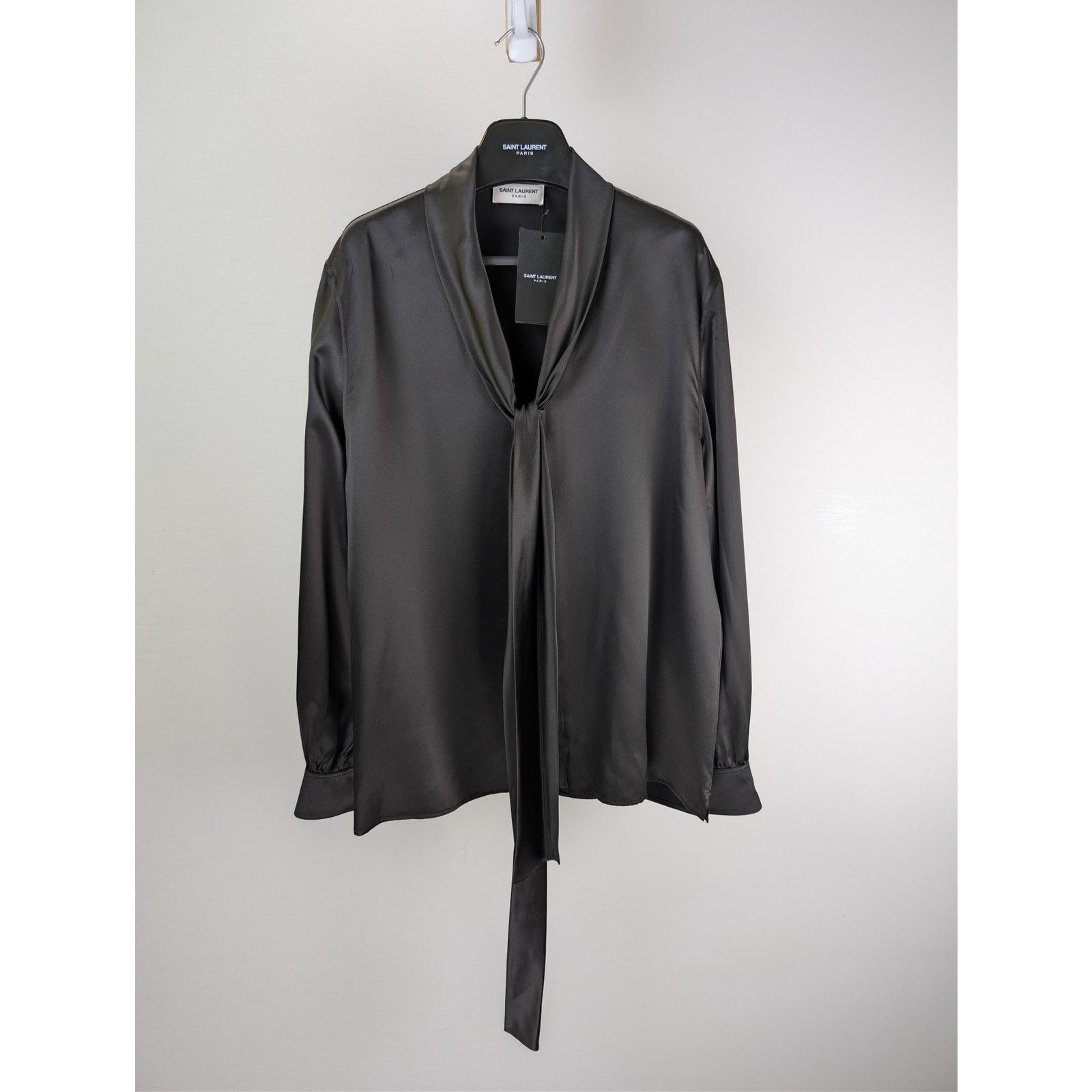 Saint Laurent Paris o1rshd1 silk shirt with a bow at the neck in Black Size US S / EU 44-46 / 1 - 2 Thumbnail