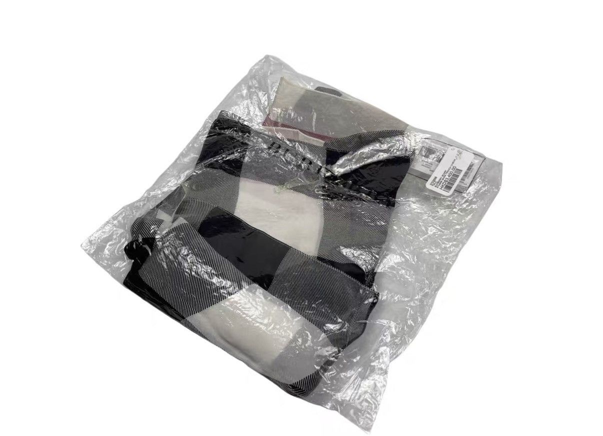 Burberry Burberry Check Silk Scarf Shawl J31 Size ONE SIZE - 3 Thumbnail