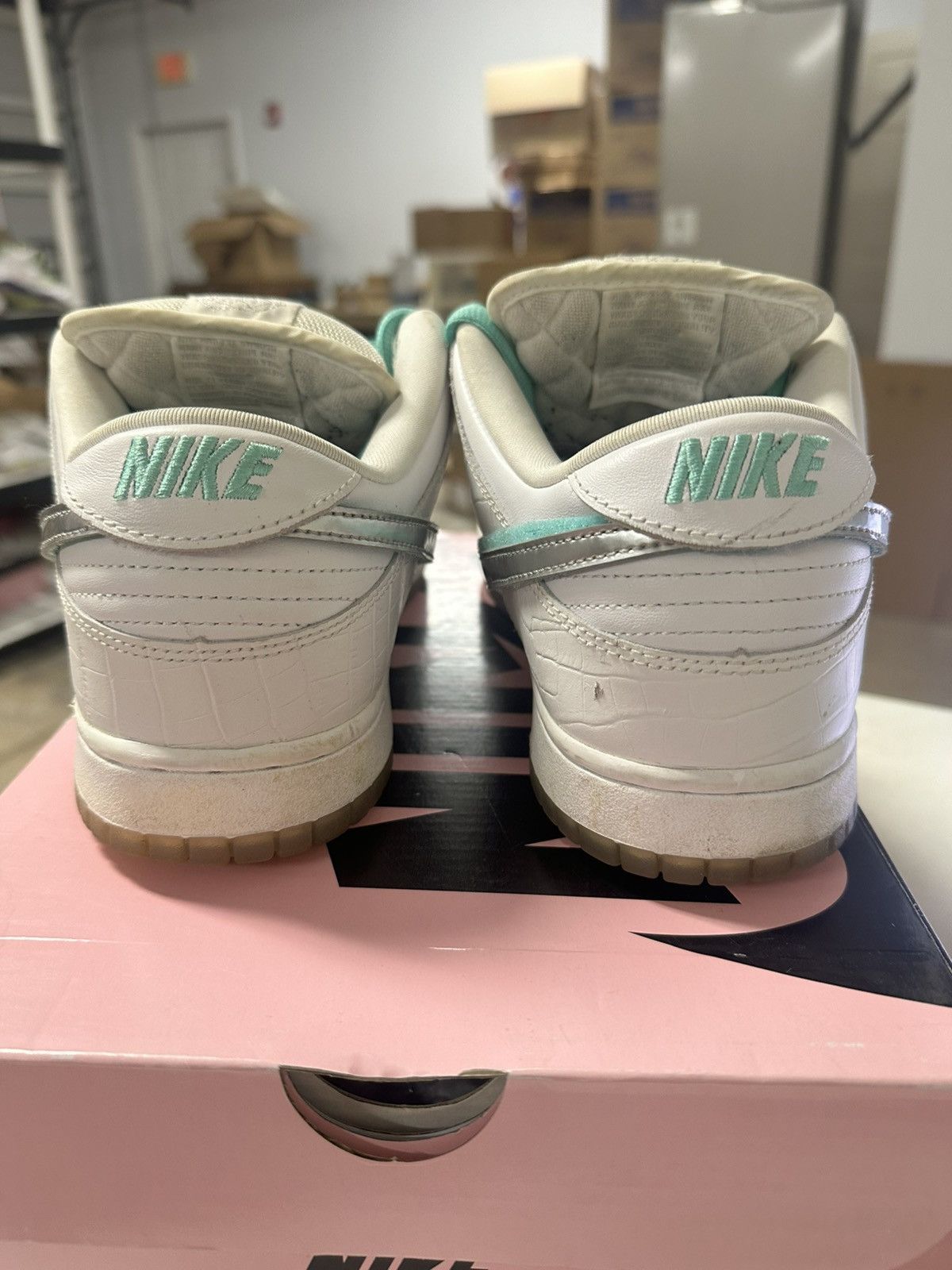 Nike Nike sb dunk low white diamond Size US 10.5 / EU 43-44 - 3 Thumbnail