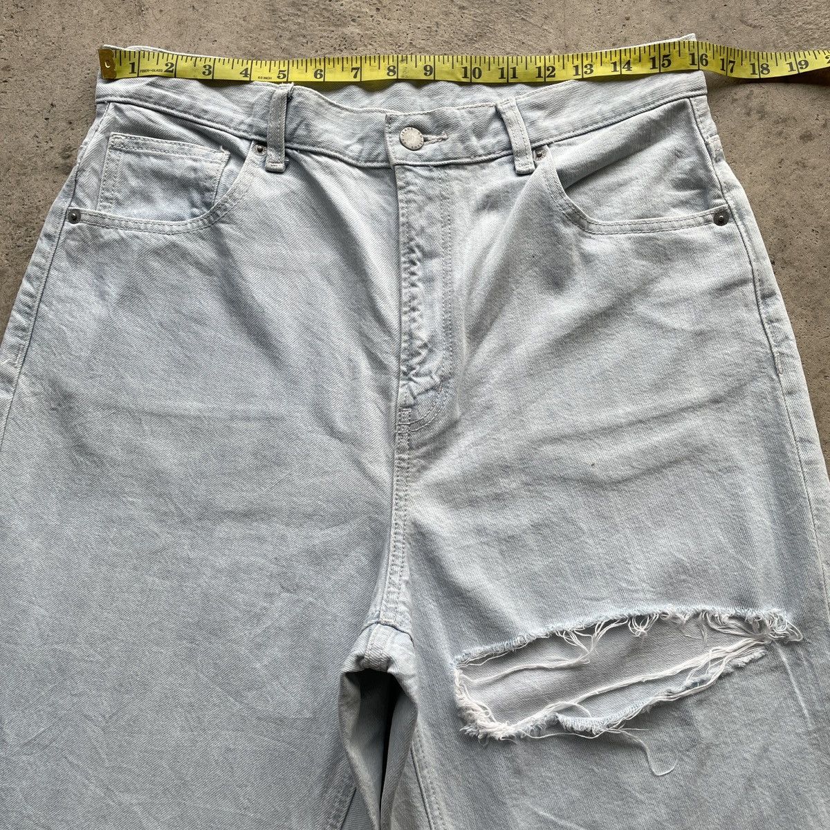 Japanese Brand Japanese GU Distressed Faded Light Wash Jeans Pants THRASHED Size US 32 / EU 48 - 5 Thumbnail