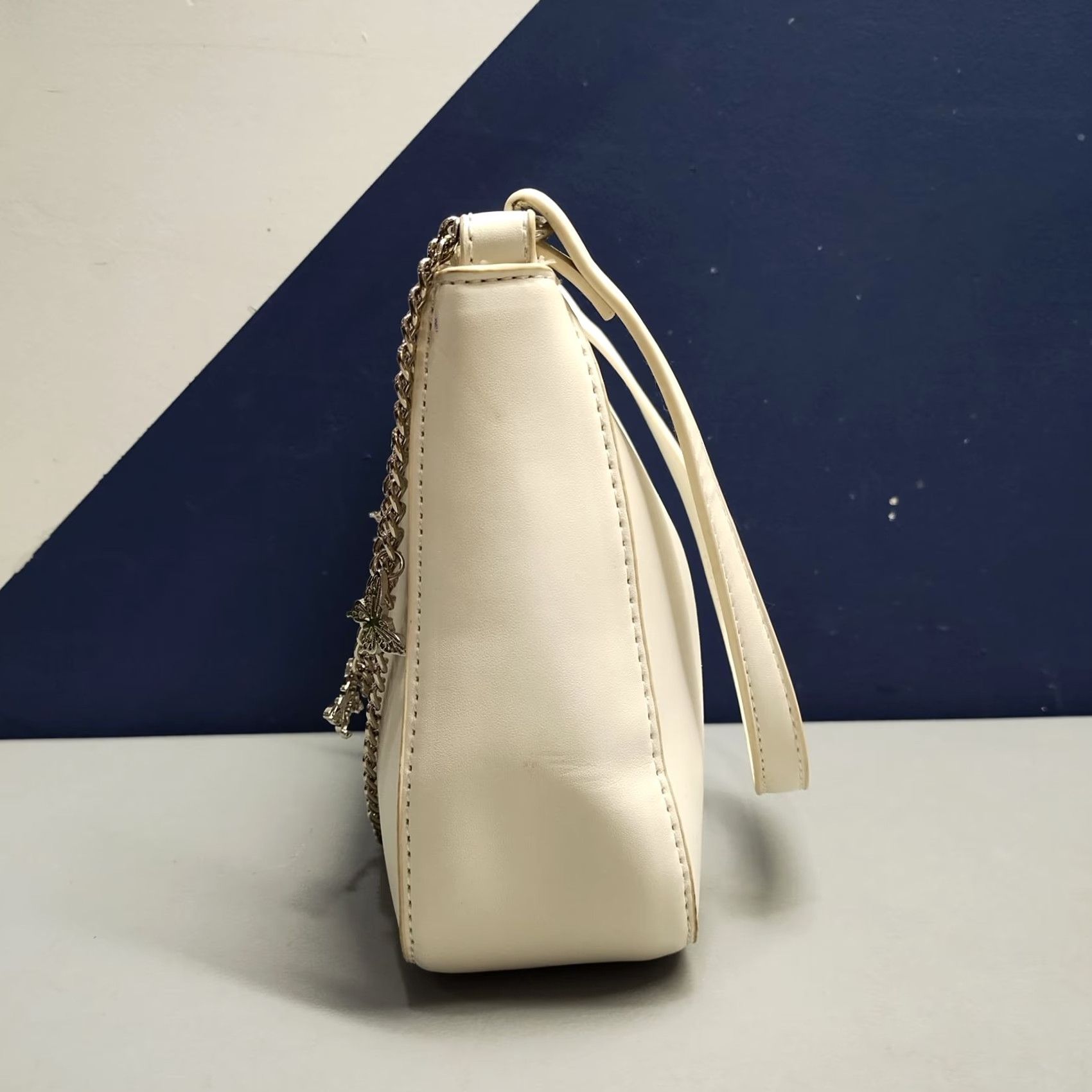 Vintage Womens Shoulder Bag White Leather Butterfly Chain Zip Closure Travel Handbag Size ONE SIZE - 4 Thumbnail