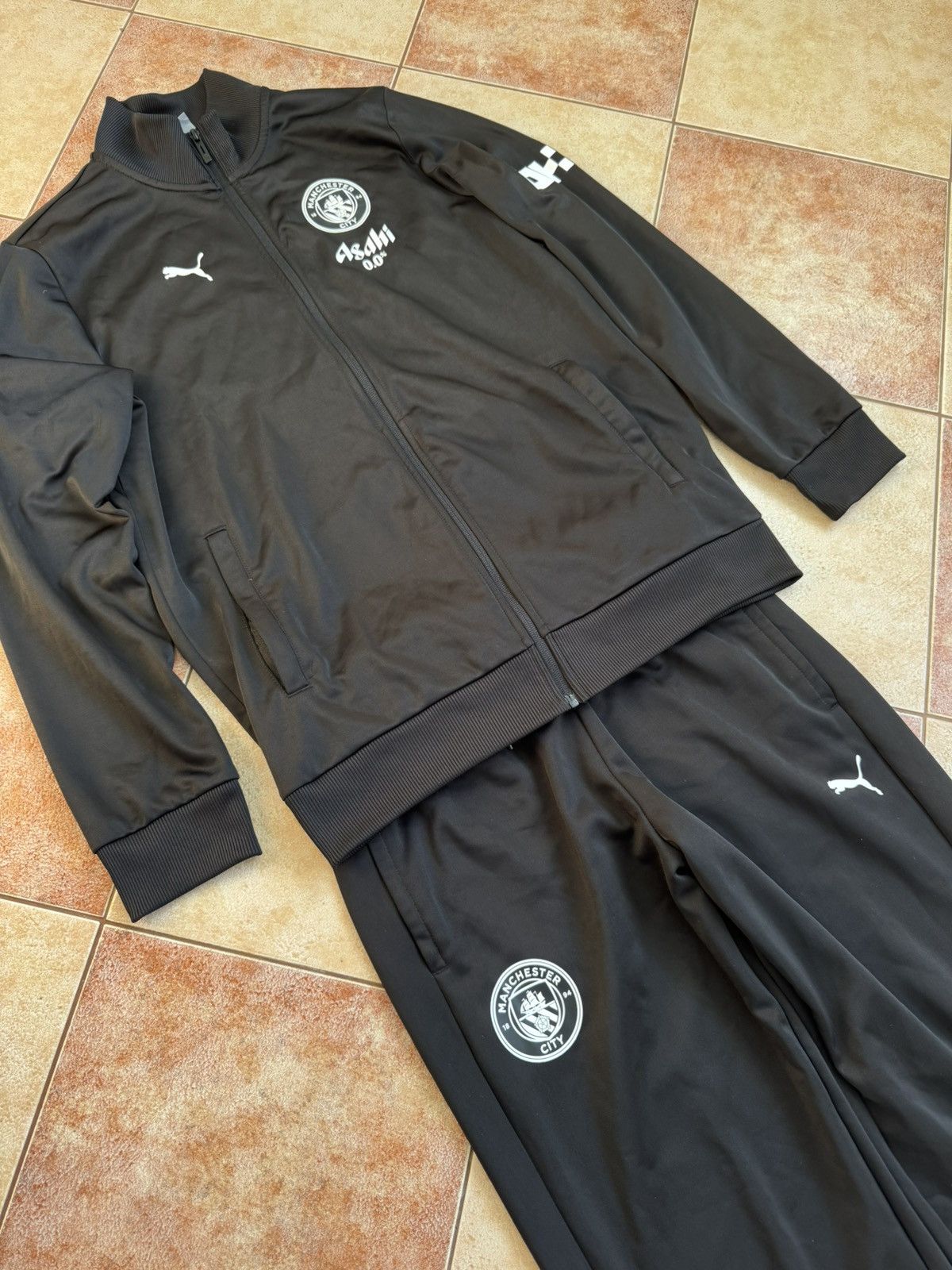 Puma Manchester City 2023-2024 Year of the Dragon Soccer Kit Size US M / EU 48-50 / 2 - 5 Thumbnail