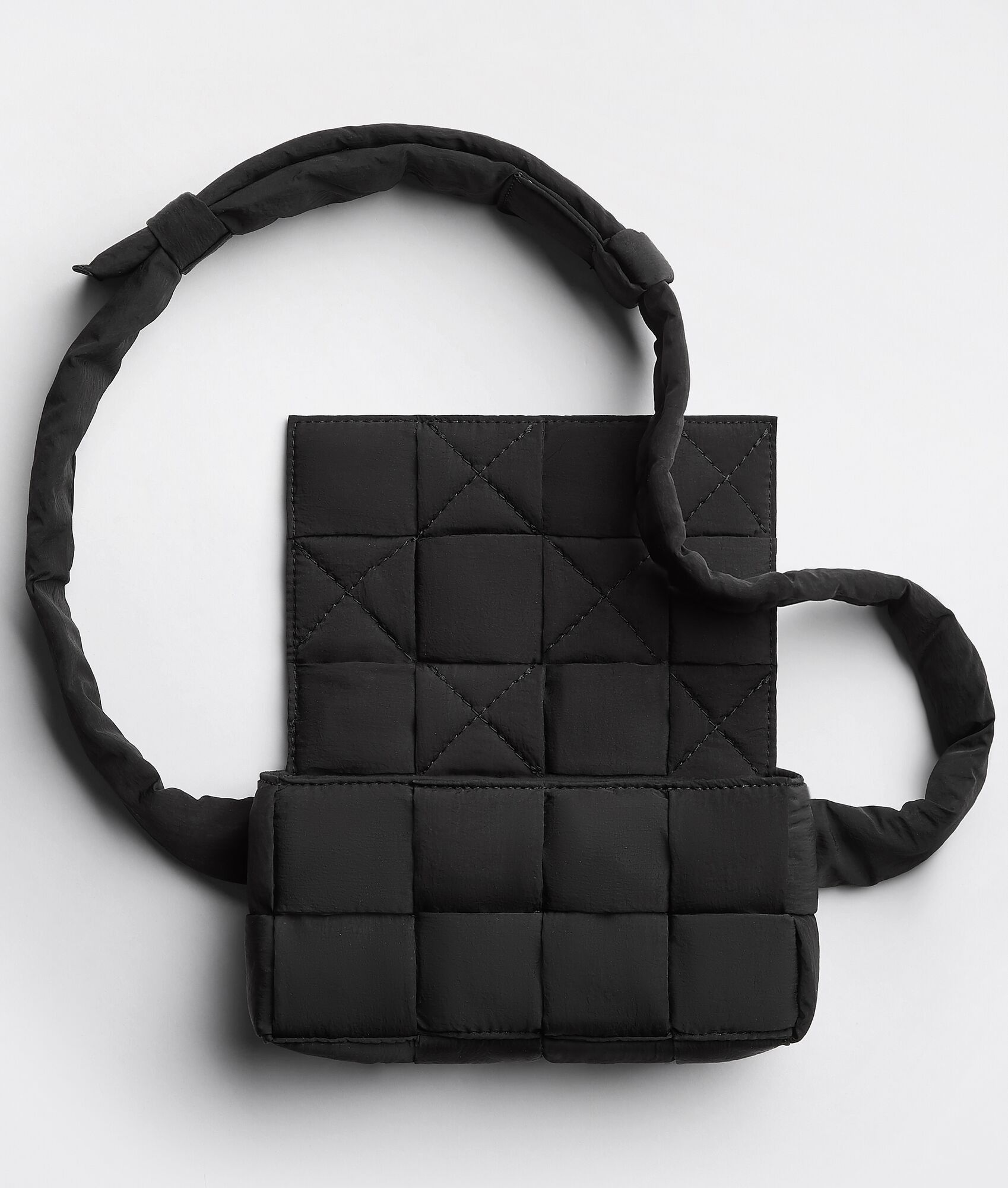 Bottega Veneta o1n1vont0325 Size: OS / Cassette Belt Bag in Black Size ONE SIZE - 3 Thumbnail