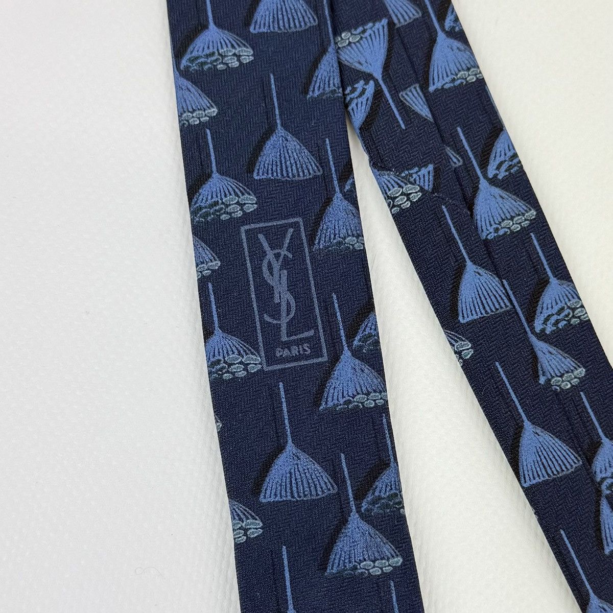 Yves Saint Laurent Yves Saint Laurent 100% silk Tie Blue Necktie Men Top YSL Size ONE SIZE - 8 Thumbnail
