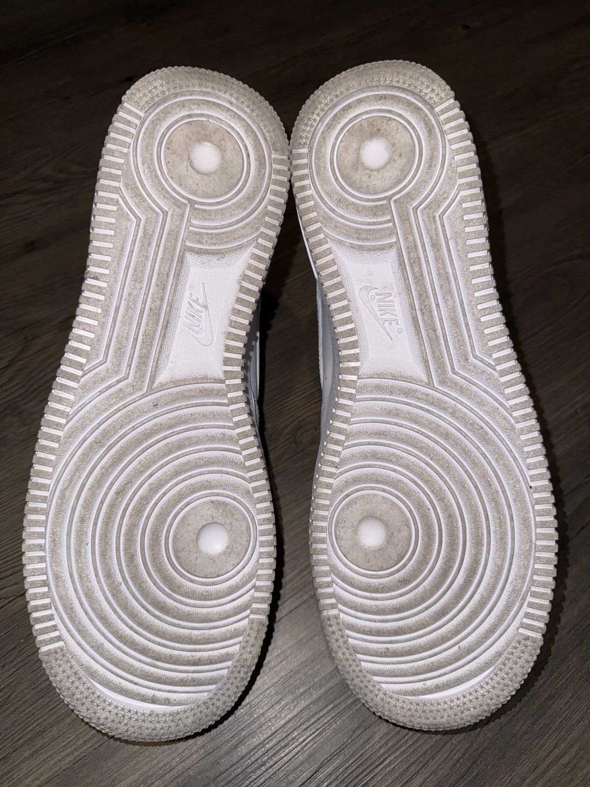 Nike Nike Air Force One - White/White Size US 9.5 / EU 42-43 - 5 Thumbnail