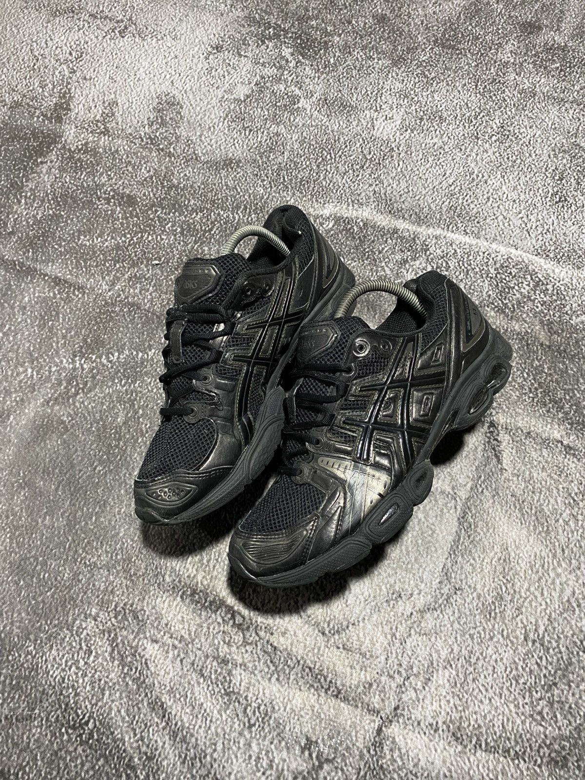 Asics ASICS Gel Nimbus 24 9 Black Gunmetal Size US 10 / EU 43 - 2 Thumbnail