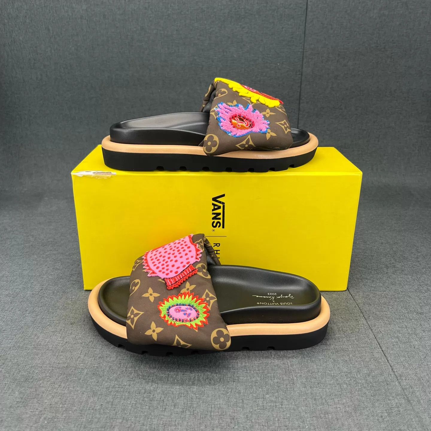 Louis Vuitton LV x Yayoi Kusama Monogram Brown Slippers 36 Worn 2x Size US 5.5 / IT 35.5 - 2 Thumbnail
