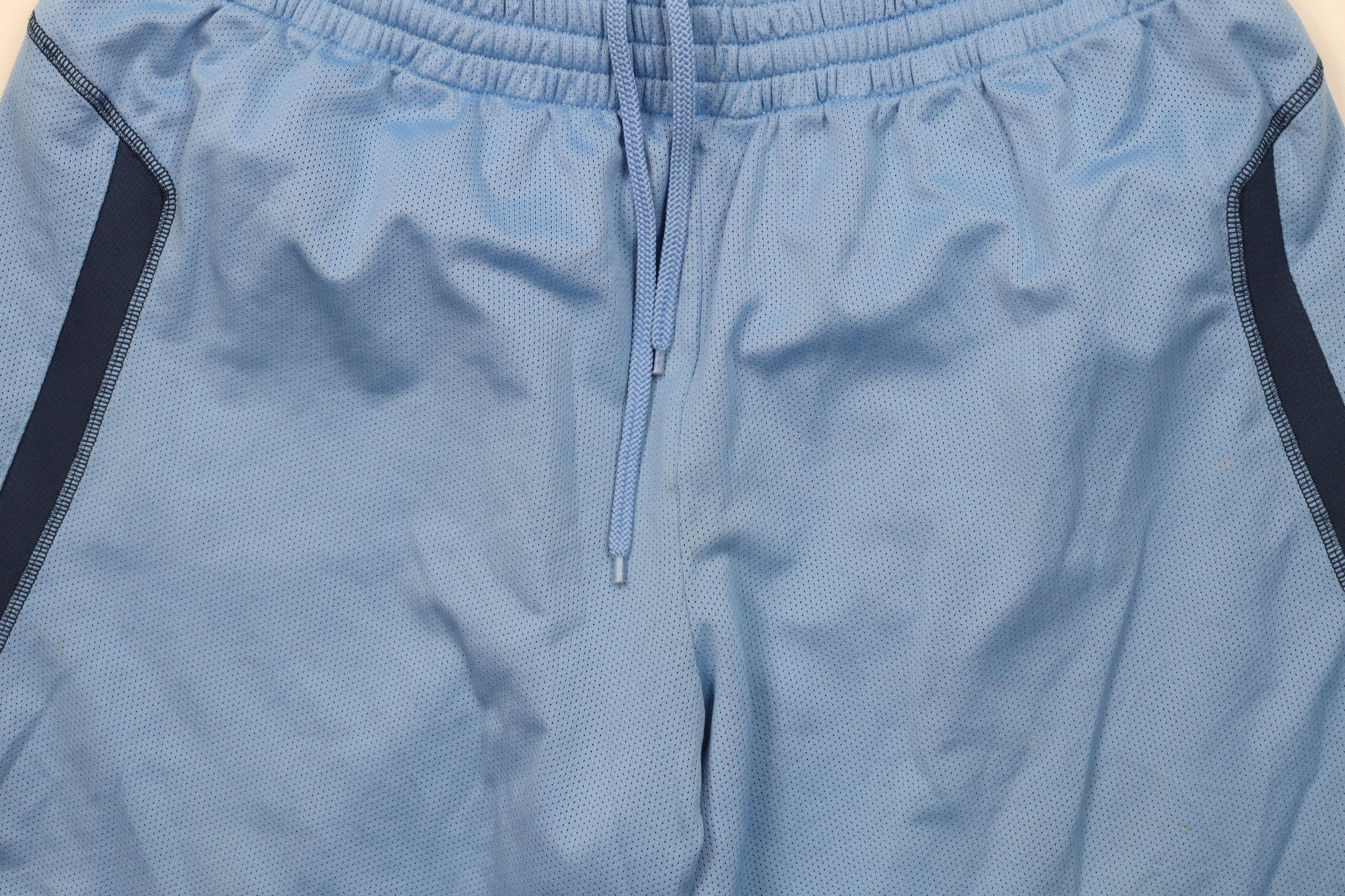 Nike Vintage Nike Mini Swoosh University of North Carolina Shorts Size US 34 / EU 50 - 3 Thumbnail