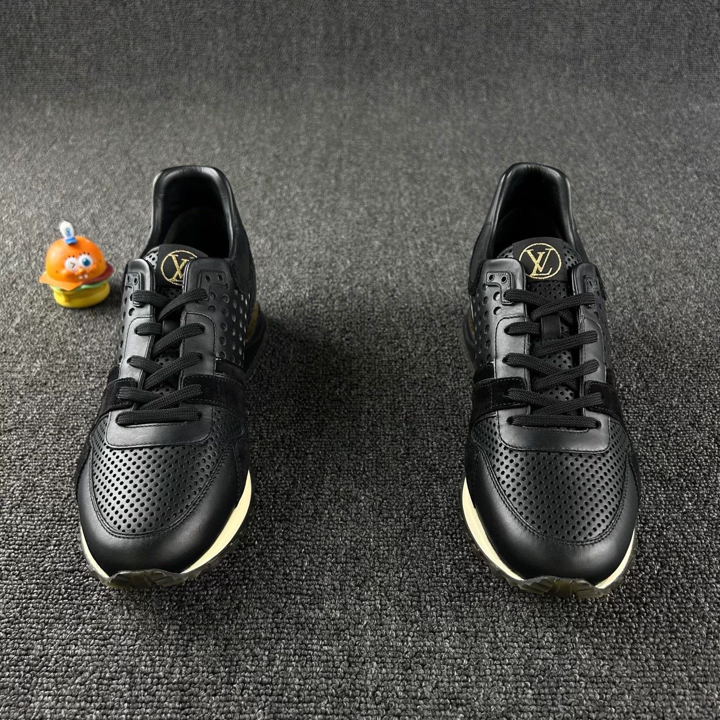 Louis Vuitton Louis Vuitton Black LV Logo Sneakers - Size 40 Size US 7 / EU 40 - 2 Thumbnail