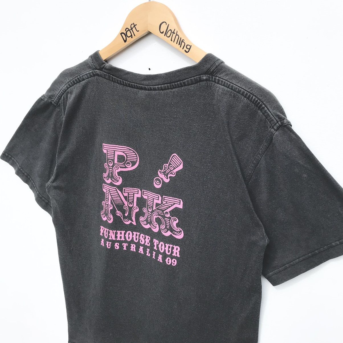 Band Tees Vintage Pink American Singer Songwriter Tee Sun Faded Size US S / EU 44-46 / 1 - 7 Thumbnail