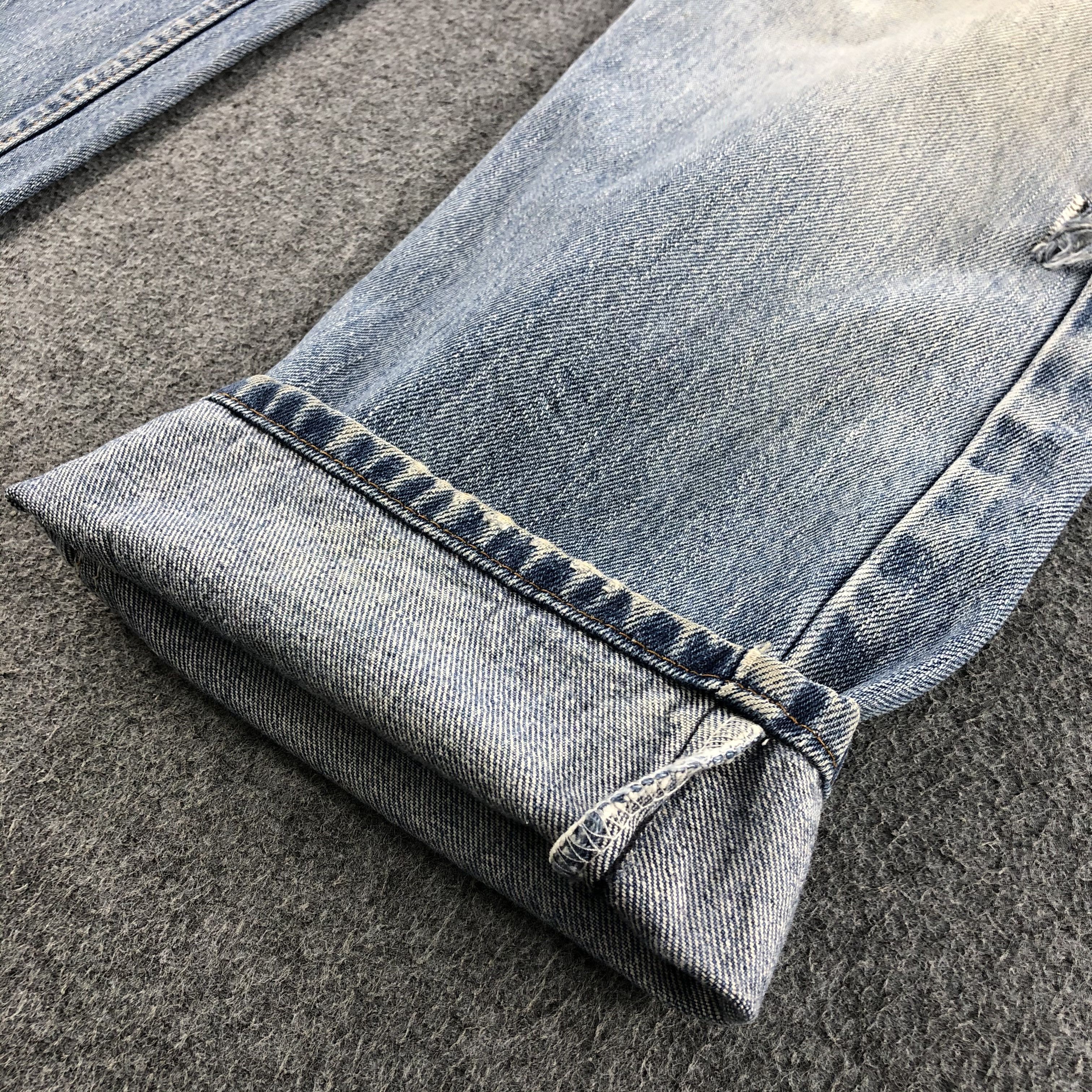 Distress Light Wash Vintage Levis 505 Jeans-J1142