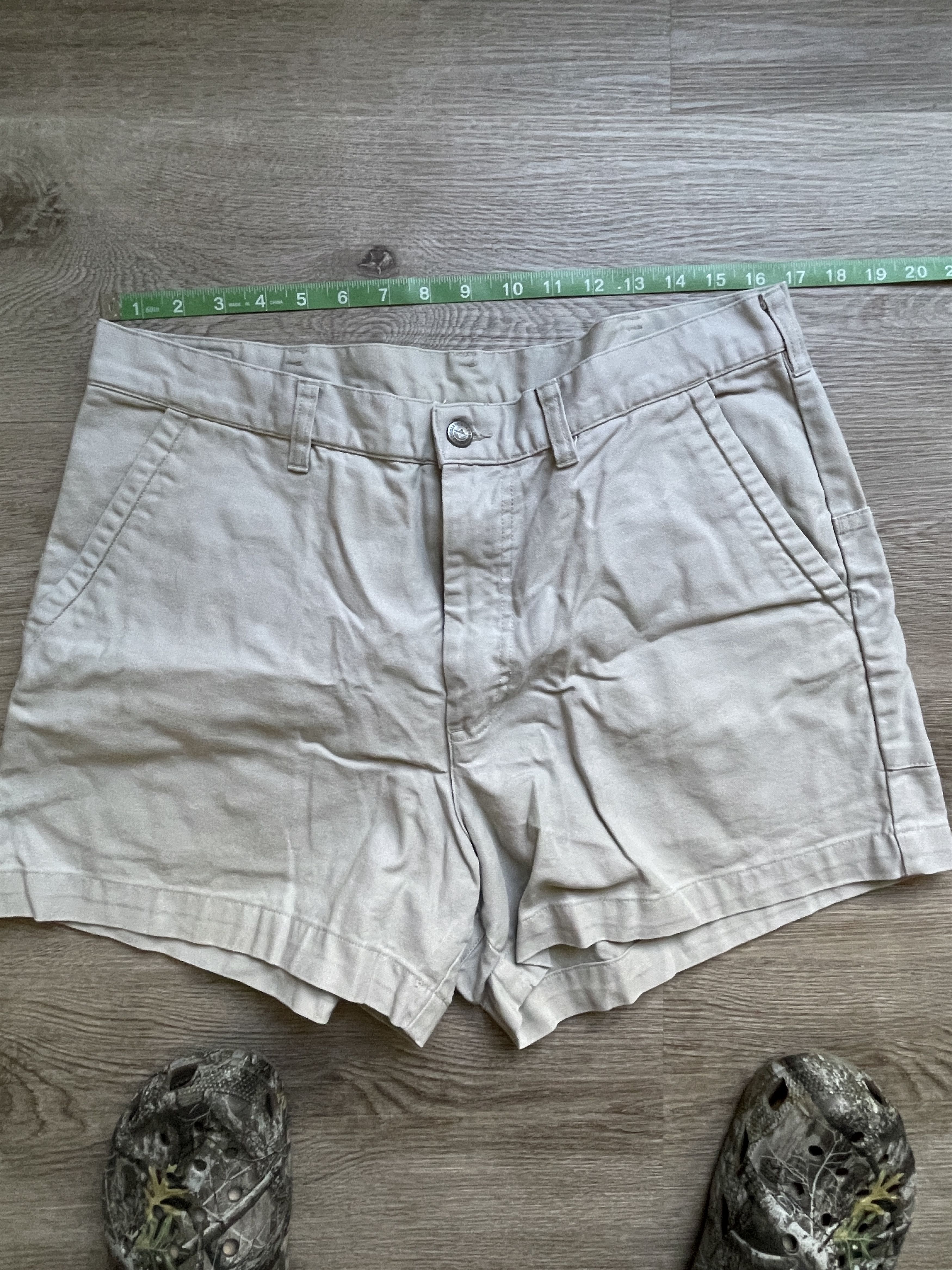 Patagonia Patagonia SS15 Stand Up Shorts 4.5" Inseam - Khaki Size US 36 / EU 52 - 1 Thumbnail