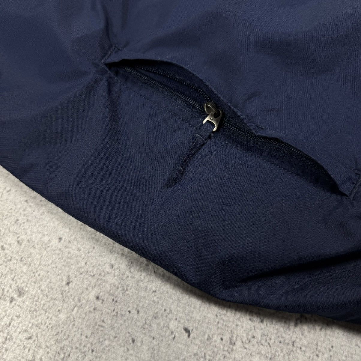 Nike × Vintage Vintage Nike Y2K Track Windbreaker Nylon Jacket Size US L / EU 52-54 / 3 - 7 Thumbnail