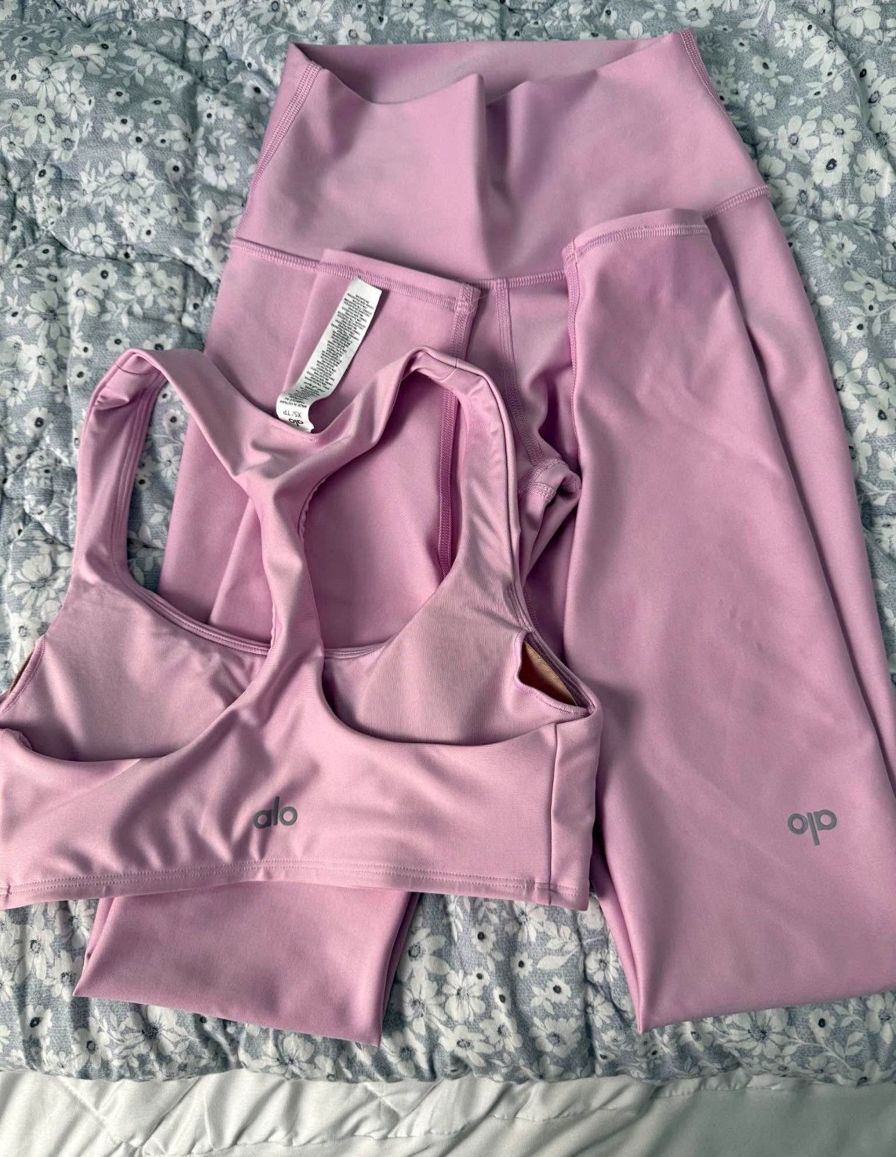 alo ピンク　ヨガウェア クロスバック　Sサイズ　ALO セット The @alo pink just hit different. Meet my current favorite set