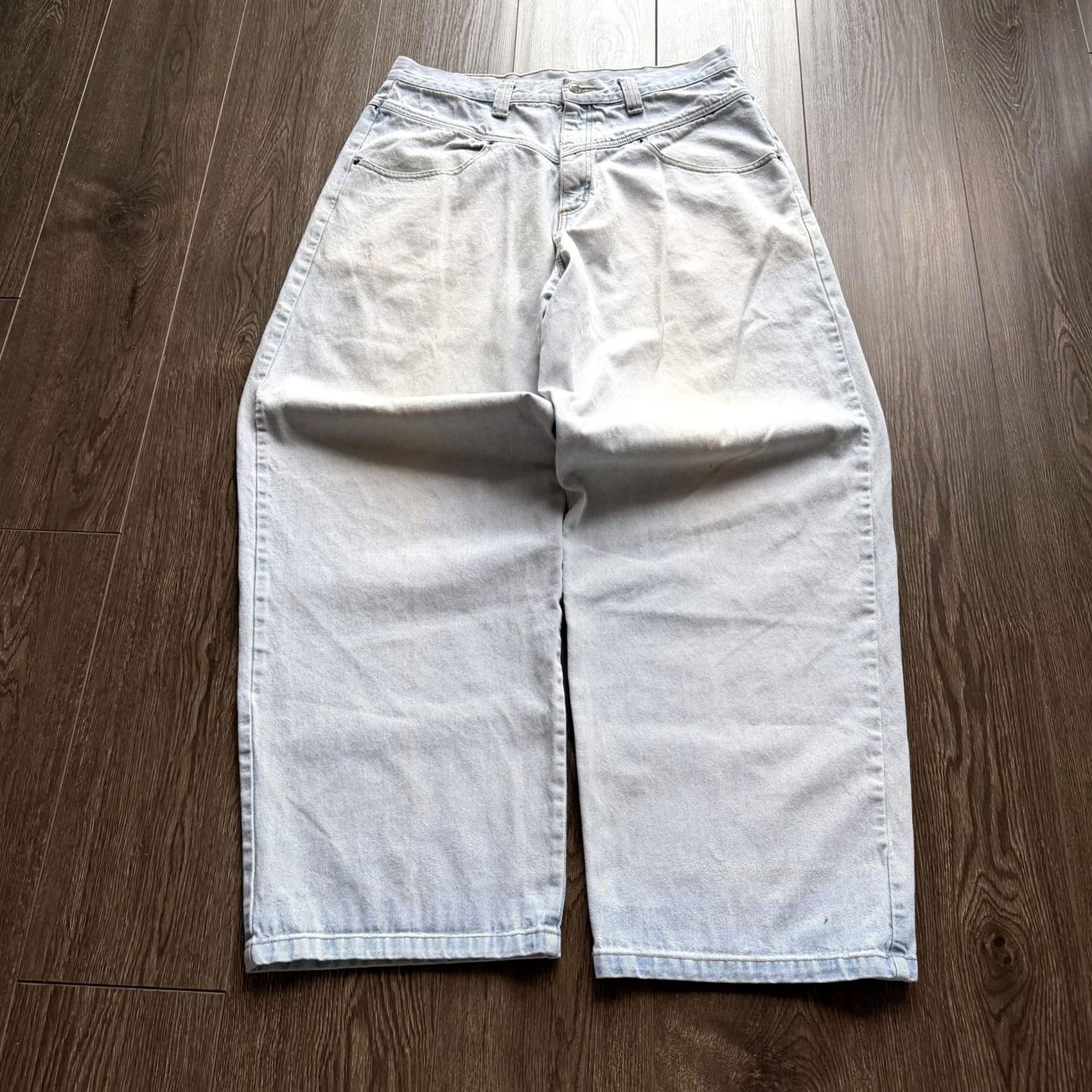 Vintage Menace Y2K Baggy Jeans 38x35 Light Wash Wide-Leg Denim Cartoon Embroidered Jeans Men Wearing Casual Streetwear Mens Size US 38 / EU 54 - 6 Thumbnail
