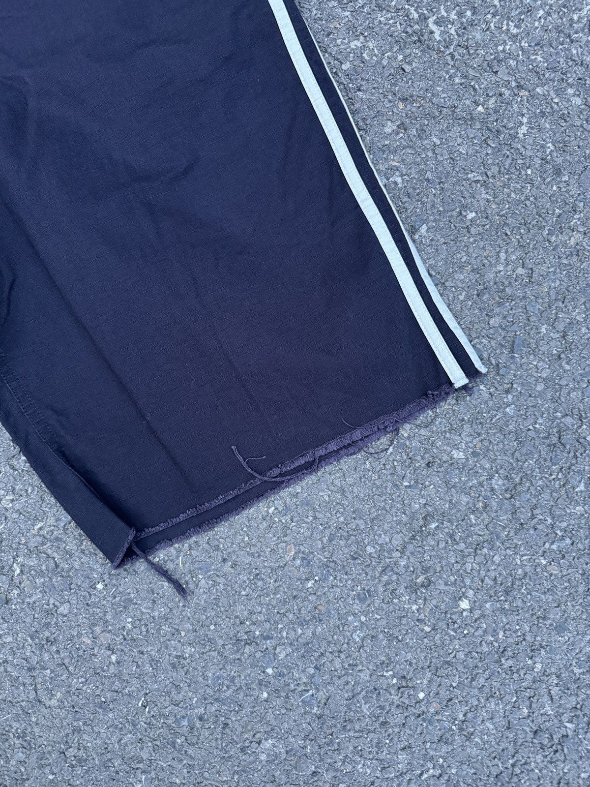 Balenciaga Balenciaga Adidas Shorts with distressed Hem Sz.L Size US 34 / EU 50 - 4 Thumbnail