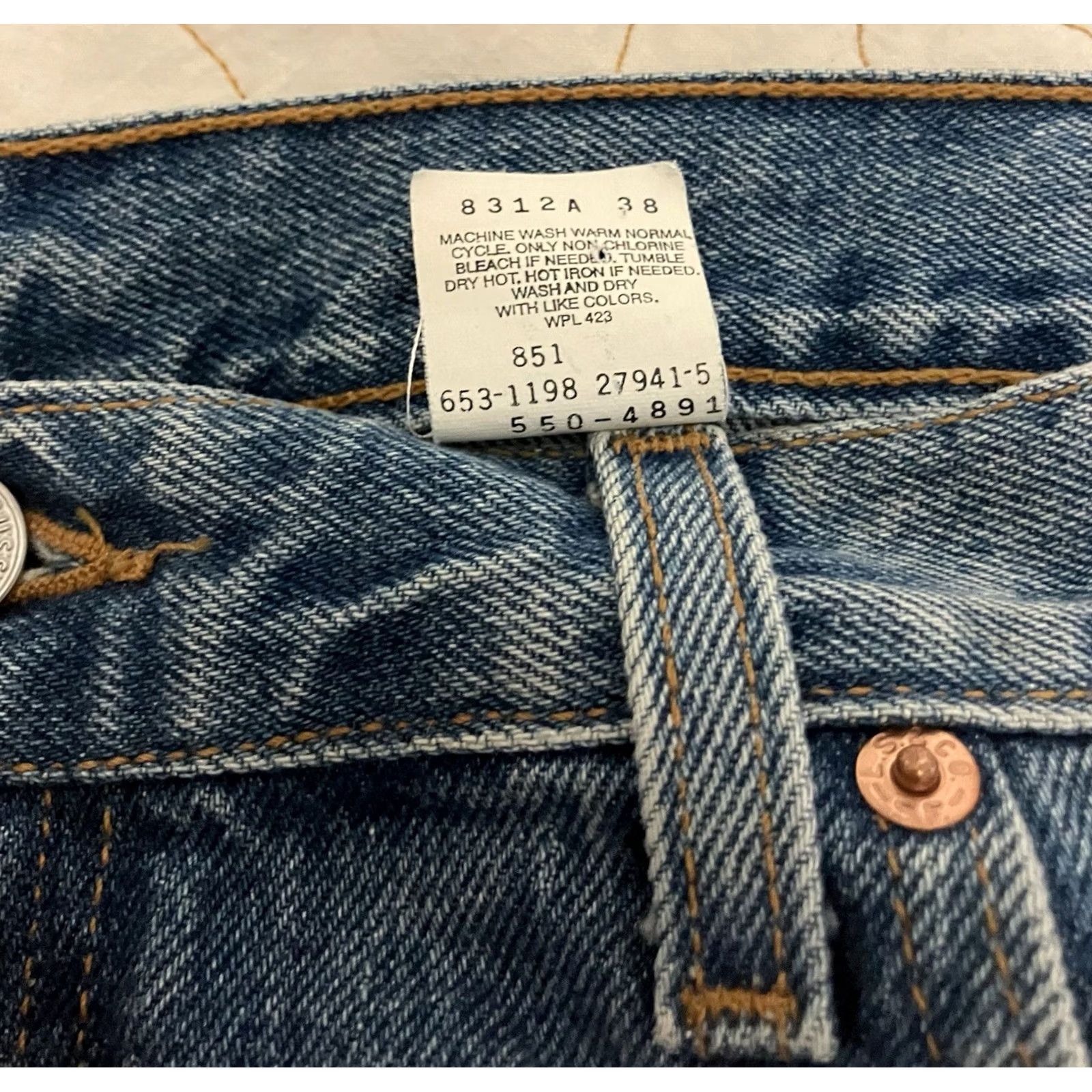 Levi's VINTAGE Levi's 550 Jeans Mens 38x30 Relaxed Tapered 5-Pocket Denim Blue Distressed Logo USA 90s Red Tab Men's Jeans Size US 38 / EU 54 - 8 Thumbnail