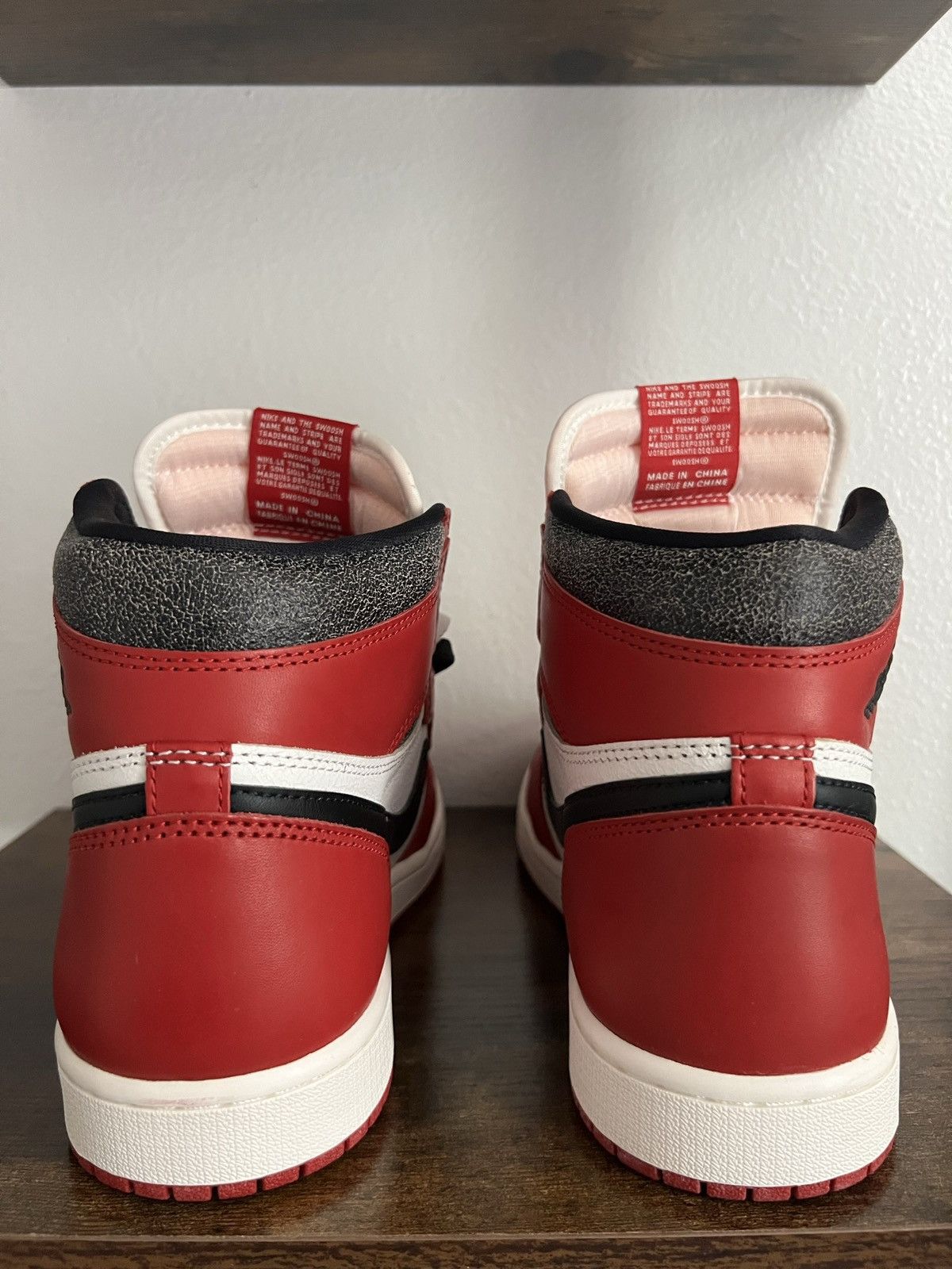 Jordan Brand Jordan 1 Retro High OG Chicago Lost and Found 10 Size US 10 / EU 43 - 7 Thumbnail