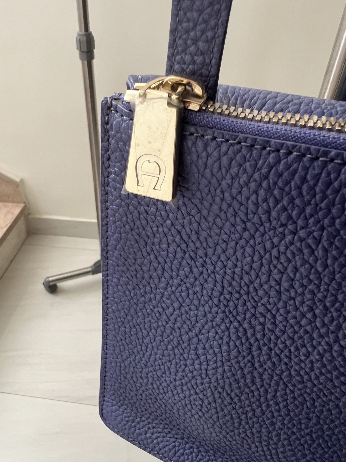Aigner Aigner Lavender Leather shoulder bag Size ONE SIZE - 5 Thumbnail