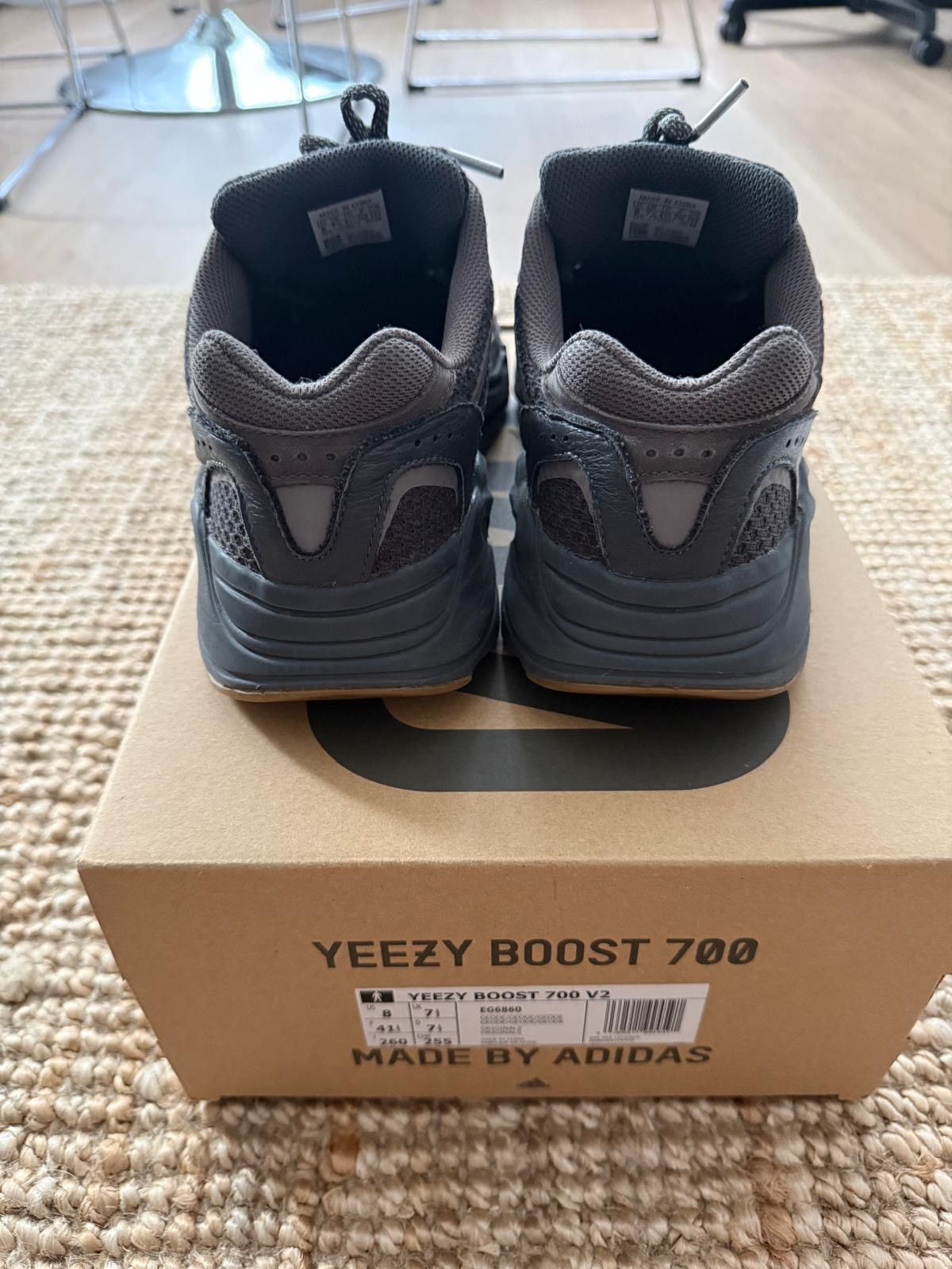 Yeezy Adidas Yeezy Boost 700 V2 Geode EU 41 w/OG Box Size US 8 / EU 41 - 8 Thumbnail
