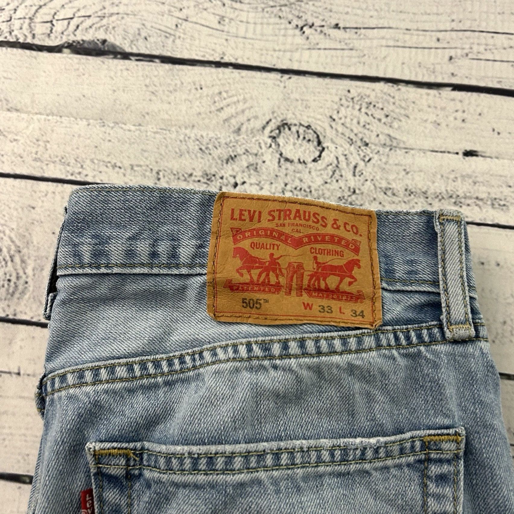 Levi's Levi's 505 Light Wash Denim Jeans Blue 505 Men 33x34 Straight Denim Jeans Mens Jeans Blue 33 34 Straight Size US 33 - 2 Thumbnail