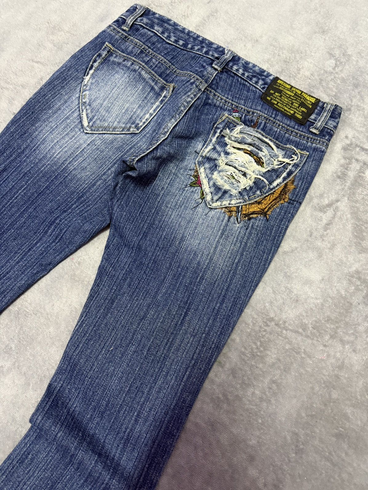 Japanese Brand Awesome Denim Paradise Distressed Embroidered Flare Jeans Size 28" / US 6 / IT 42 - 3 Thumbnail