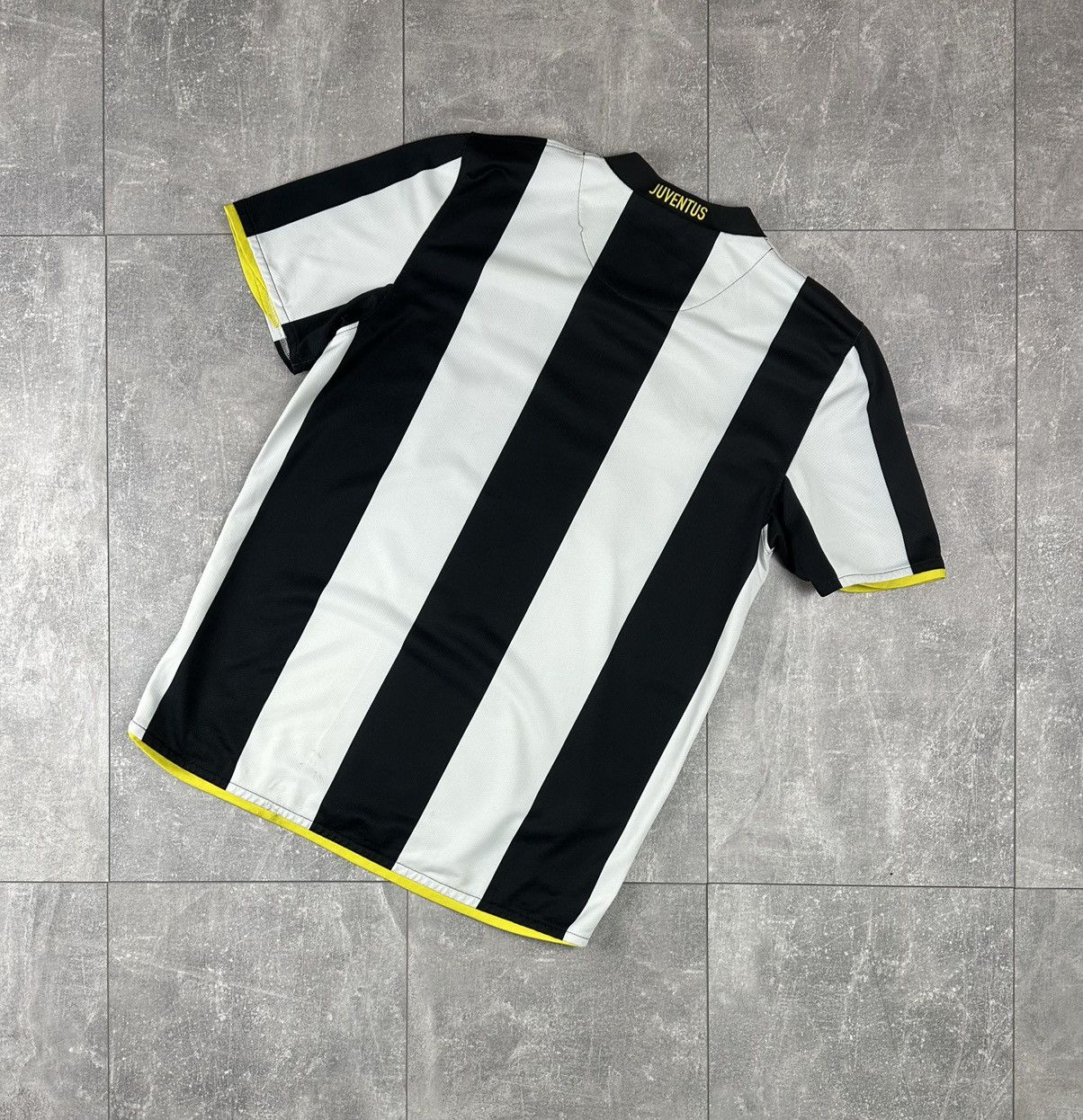 Nike Nike Juventus 2009/10 Home Soccer Football Jersey Size US S / EU 44-46 / 1 - 17 Thumbnail